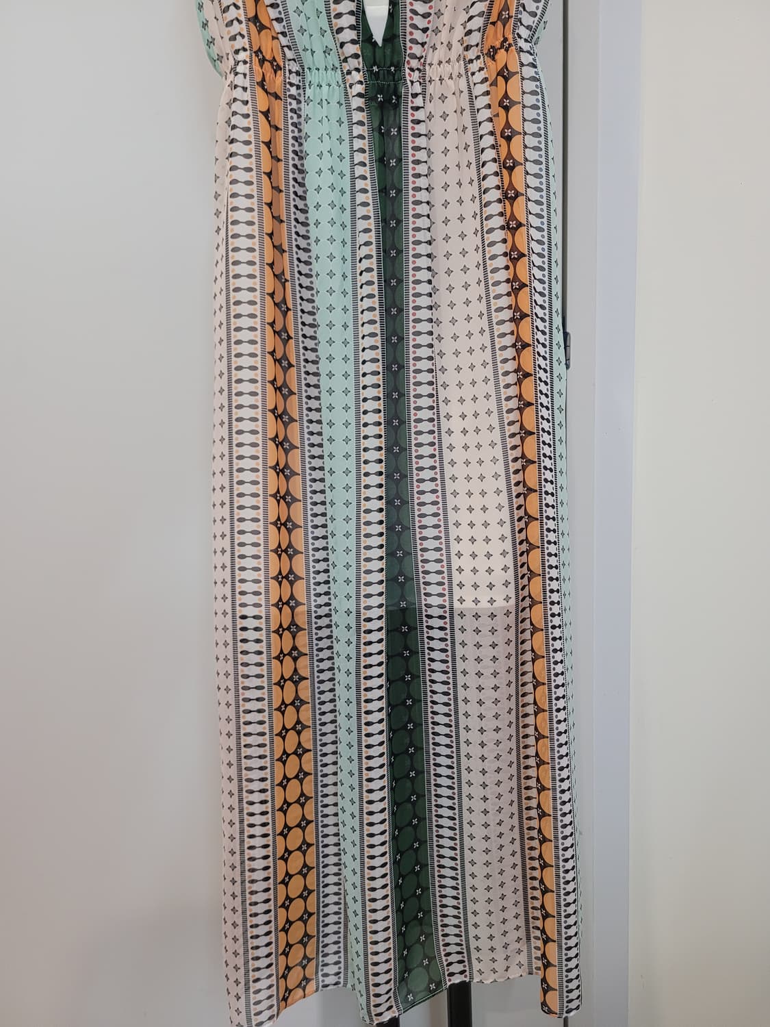 산드로 브이넥 패턴 슬리브리스 쉬폰 원피스 55 상품이미지4