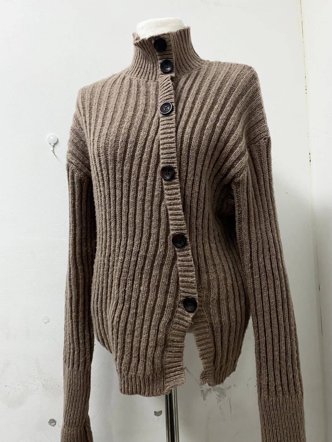 diagonal Button Detail Knit Sleeve 상품이미지7