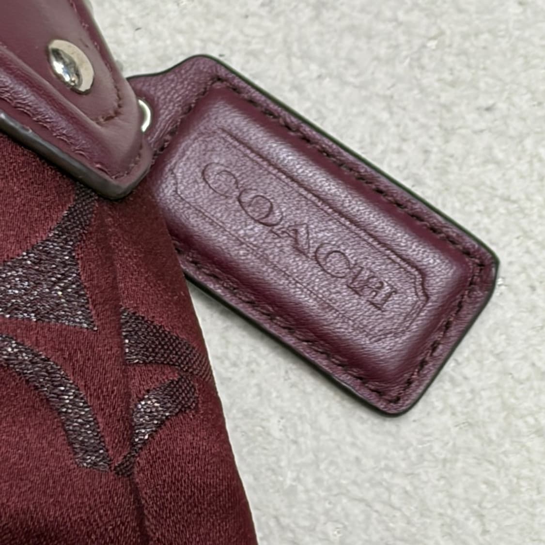 COACH 시그니처 버클 호보백 상품이미지3