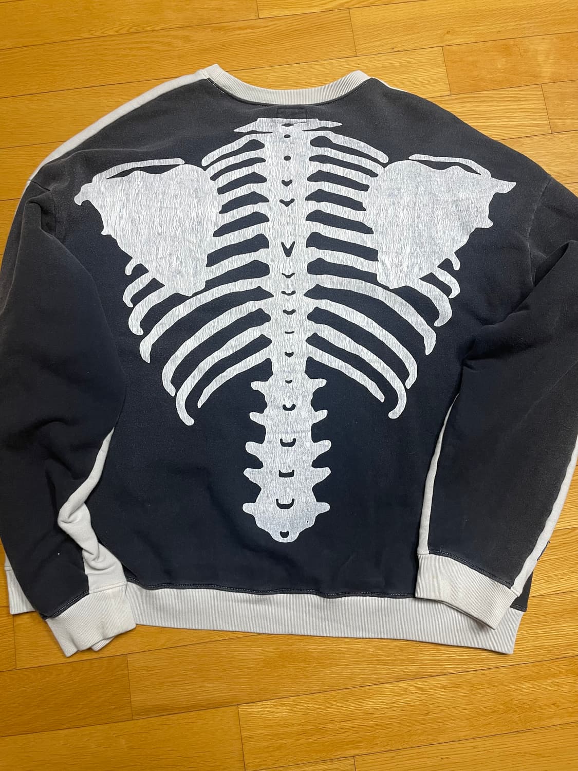 캐피탈 본 맨투맨 상품이미지1