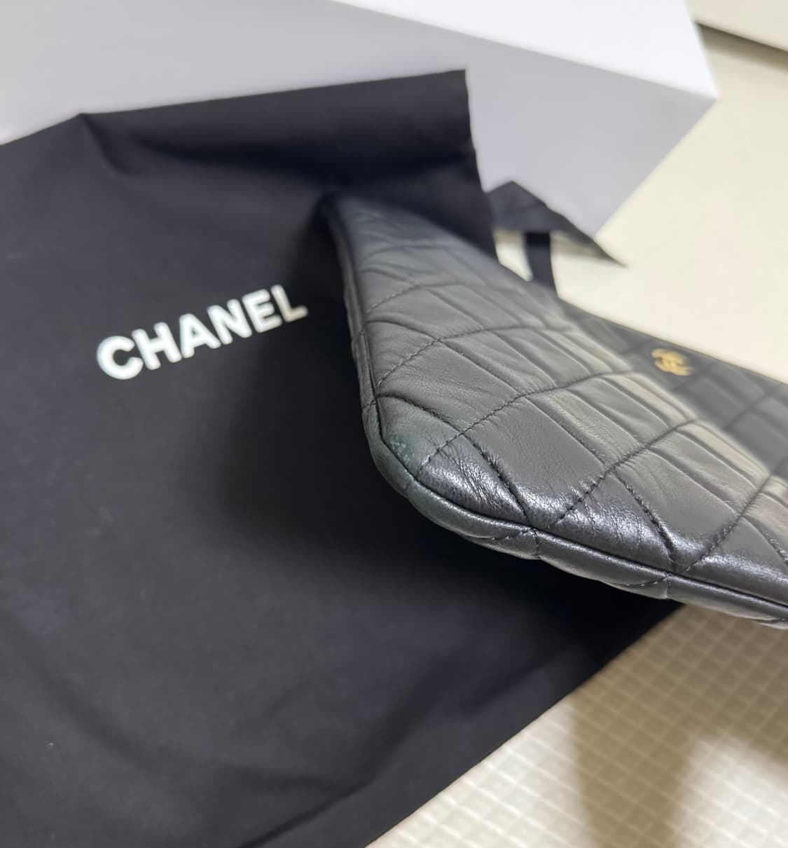 샤넬 클래식 램스킨 클러치 상품이미지4