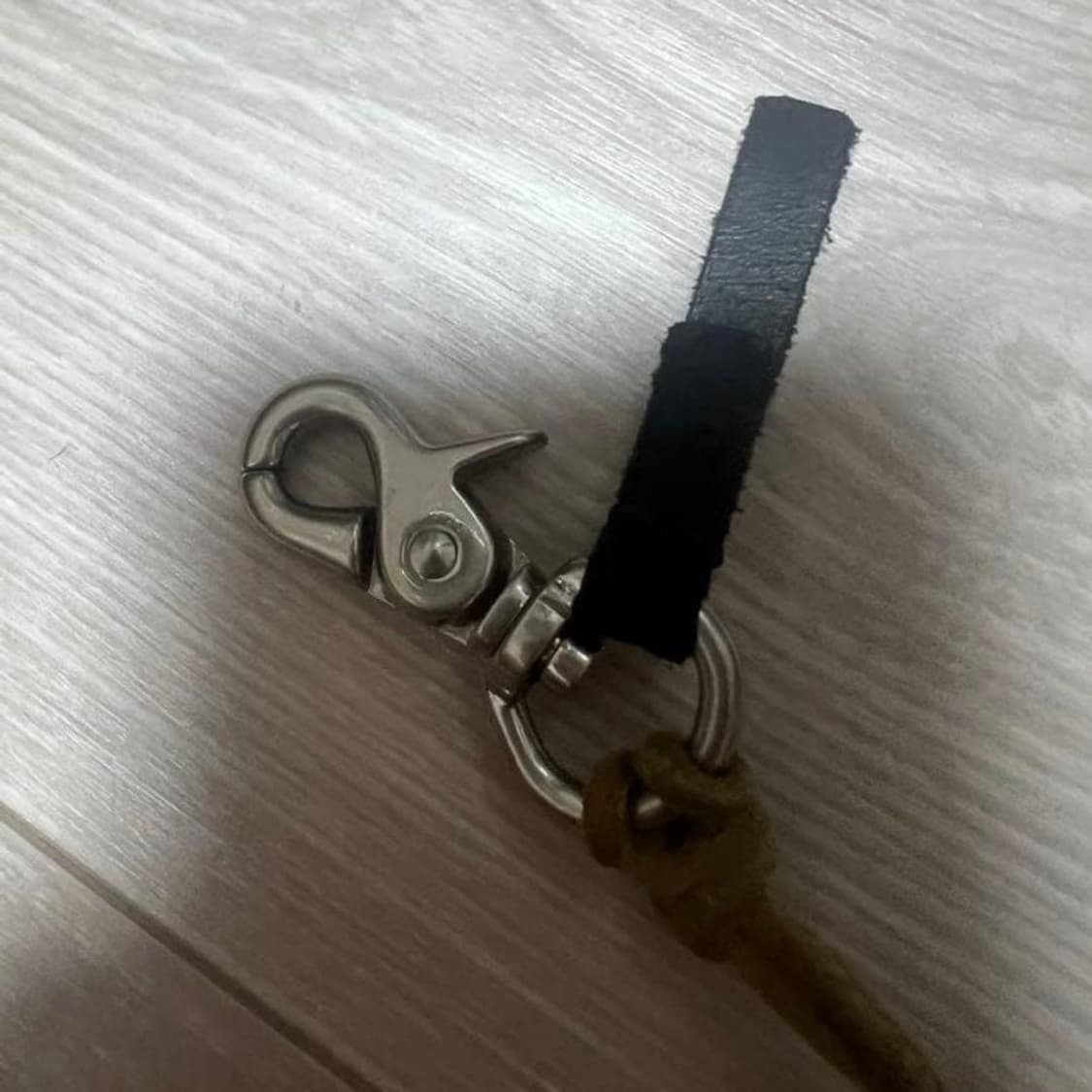 아워레가시 라돈 레더 키체인 올리브 상품이미지2