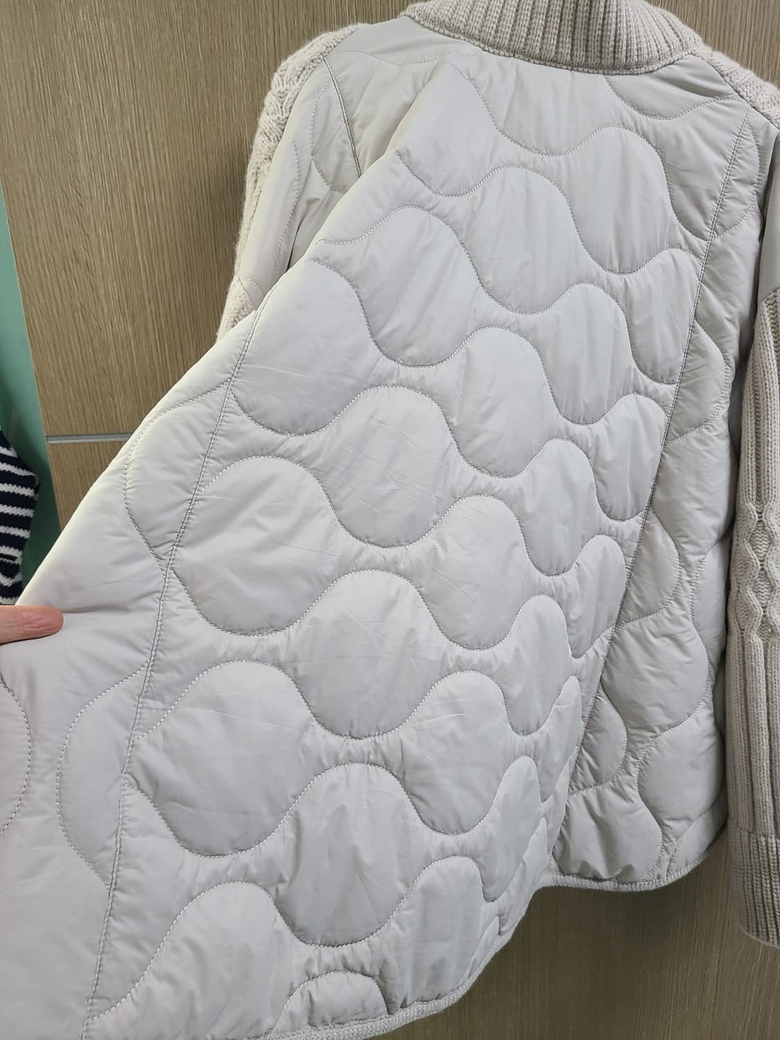 시스템 아이보리 색상 꽈배기 니트 패딩 상품이미지8