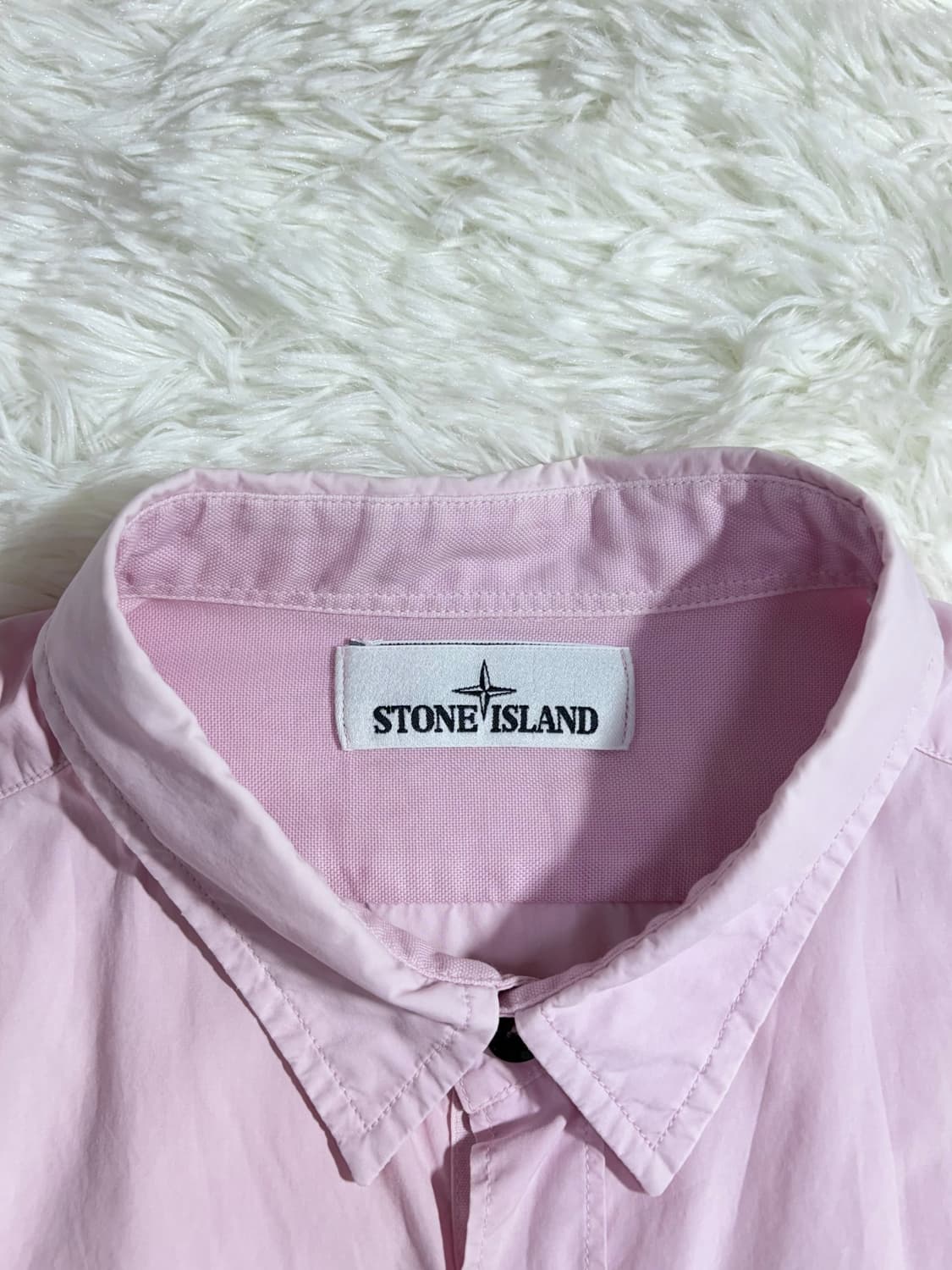 스톤아일랜드 뮤트핑크 스펠로고 솔리드 셔츠  상품이미지3