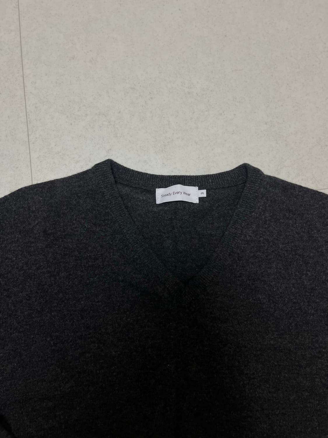 [3] 스테디에브리웨어 / 스탠다드 울 브이넥 니트 / 차콜 상품이미지3