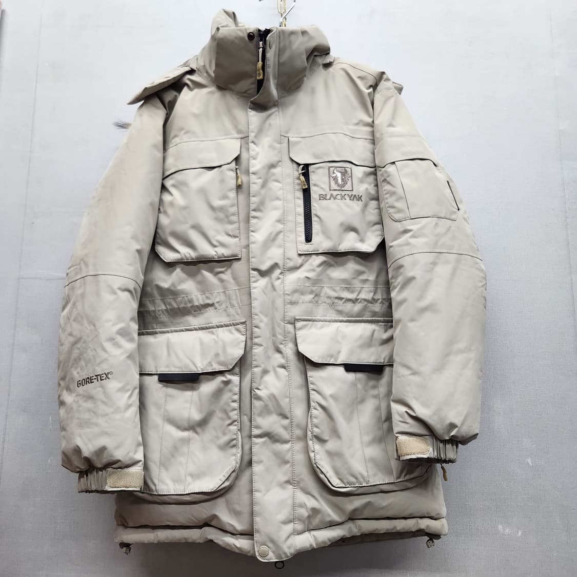 블랙야크 고어텍스 구스다운 라쿤후드 투웨이패딩 85(M) 상품이미지1