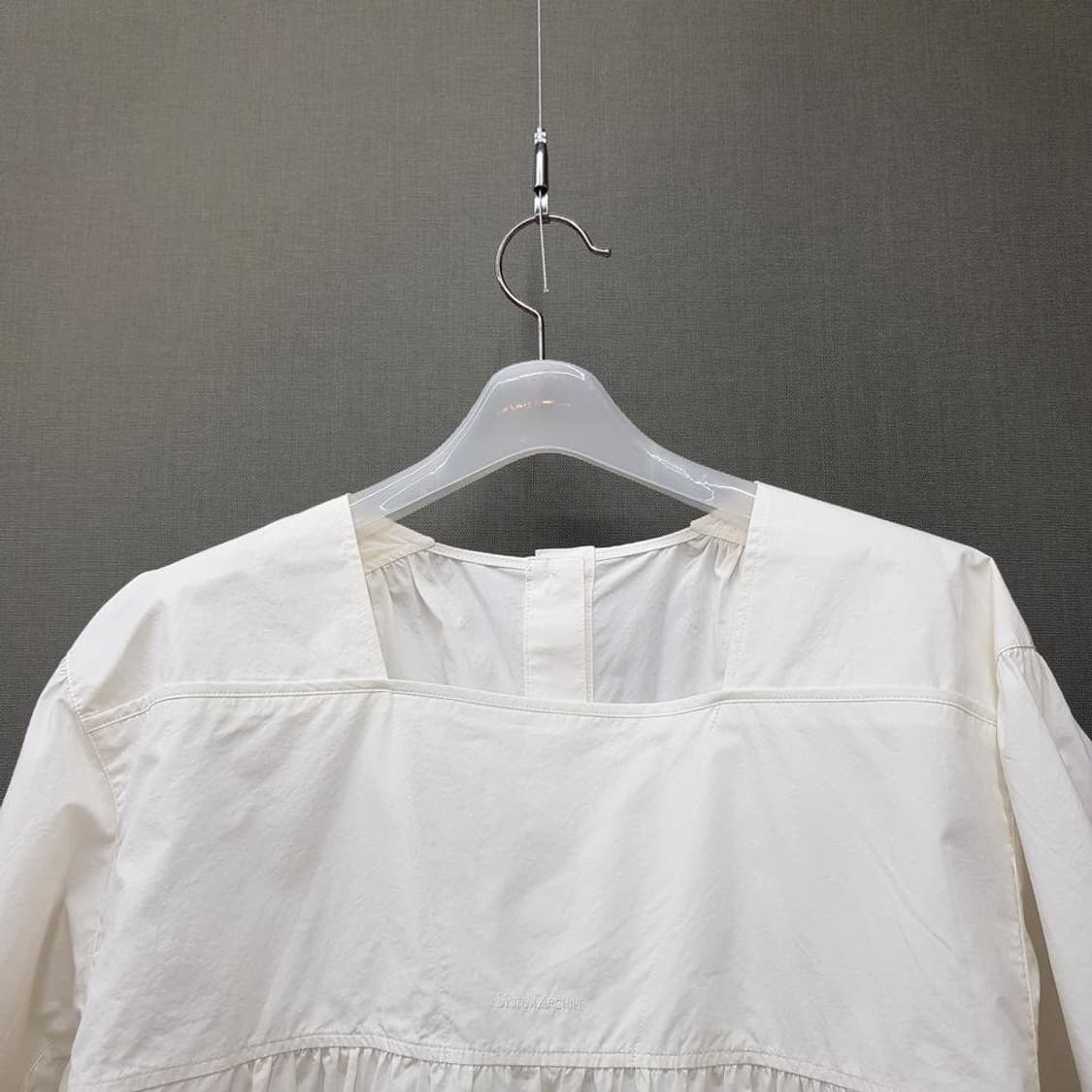 한섬 시스템 2025 백버튼 베이비돌 블라우스 82-94-160사이즈 상품이미지3