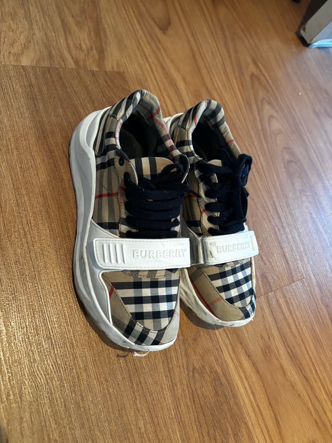 버버리 스니커즈 250 상품이미지1