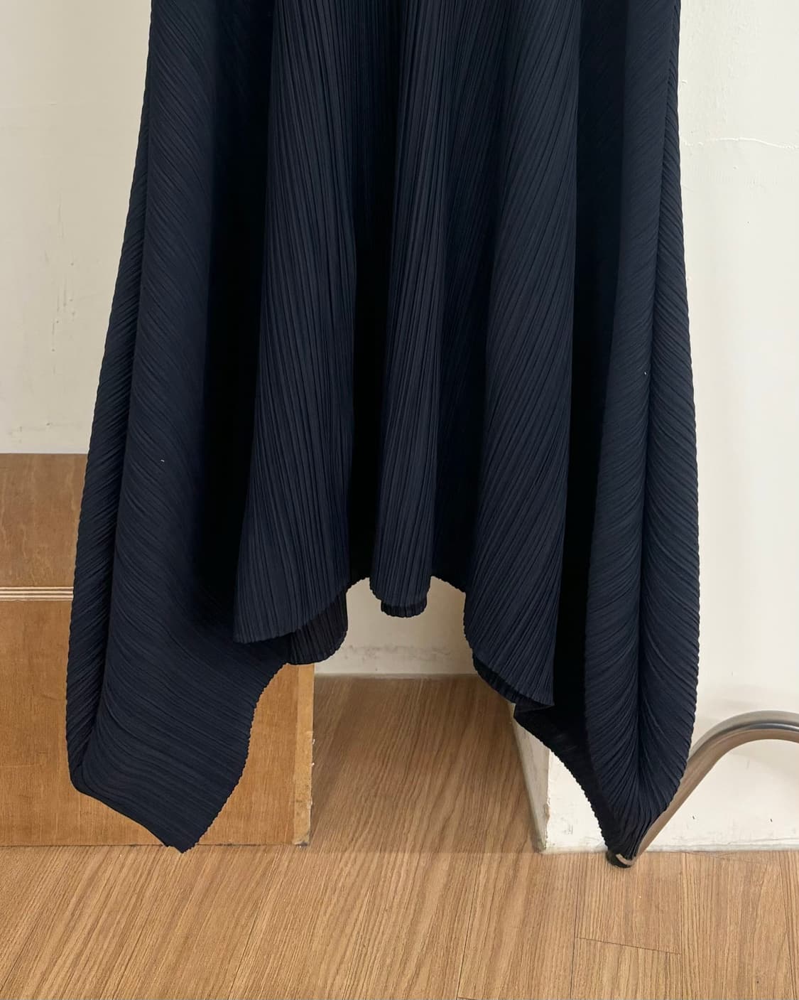 플리츠 플리즈 네이비 슬리브리스 에이라인 플리츠 롱 원피스 상품이미지5
