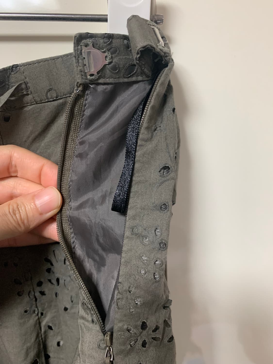 카키 펀칭 스커트 상품이미지3