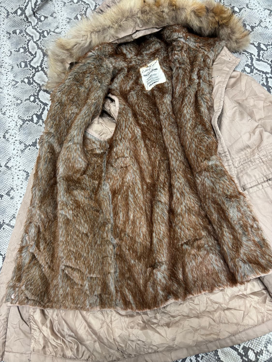 [MOUSSY] Y2K Mood Over-Fur Hoodie Parka 상품이미지6