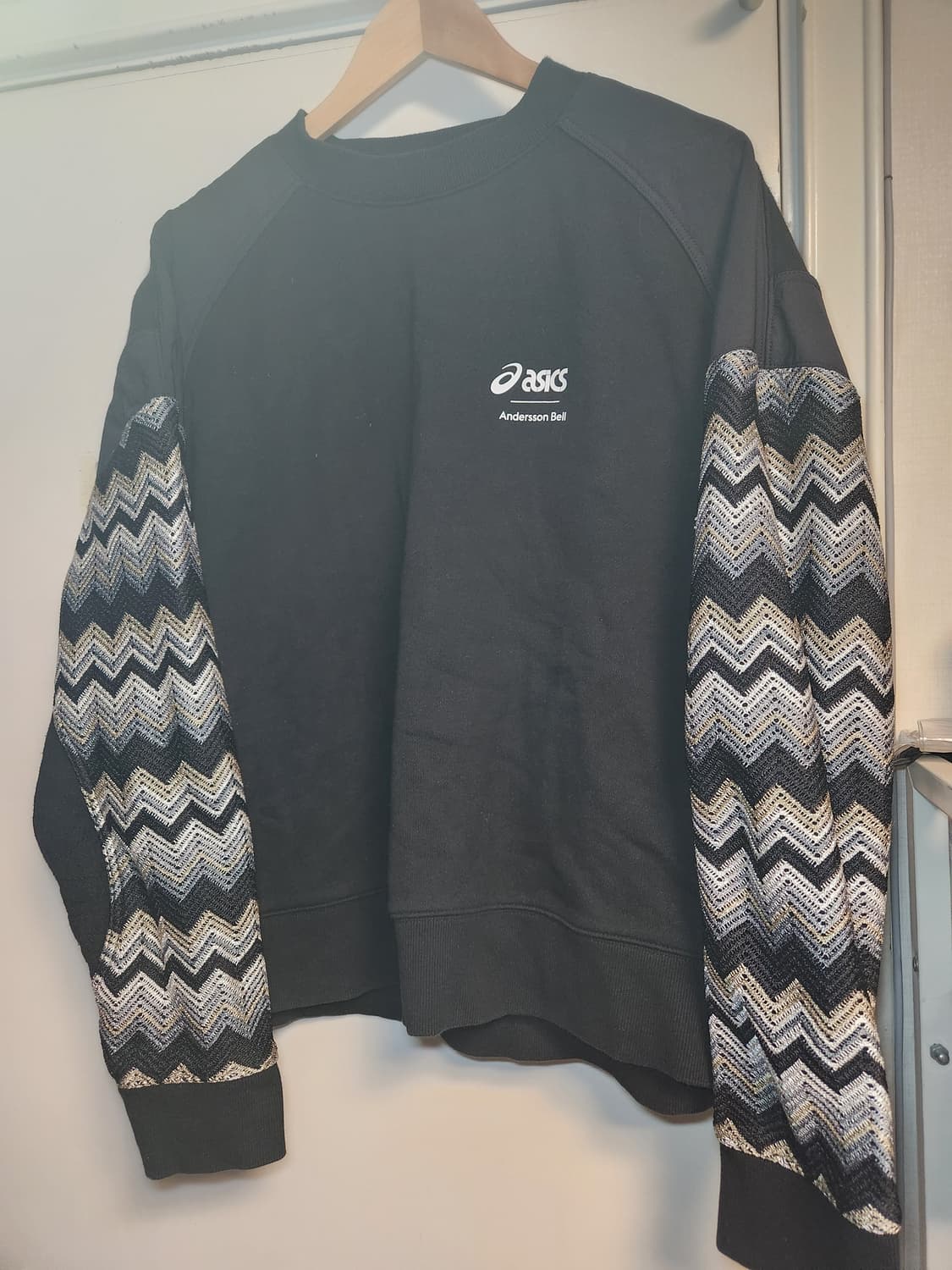 앤더슨벨 x 아식스 콘트라스트 스웨트셔츠 블랙 상품이미지1