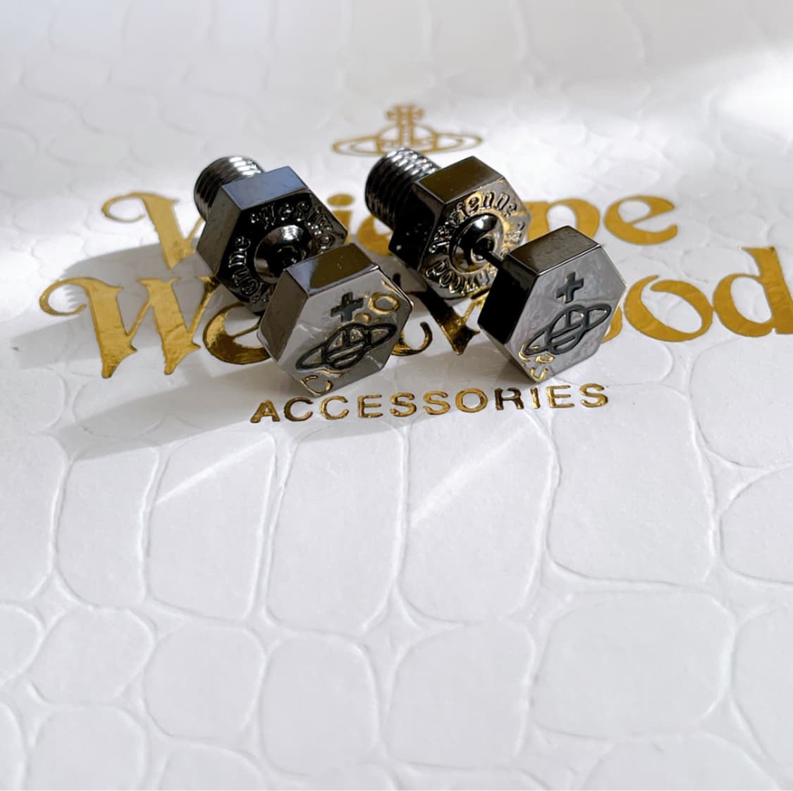 비비안웨스트우드 아카이브 orb 각인 못 이어링 귀걸이 상품이미지1