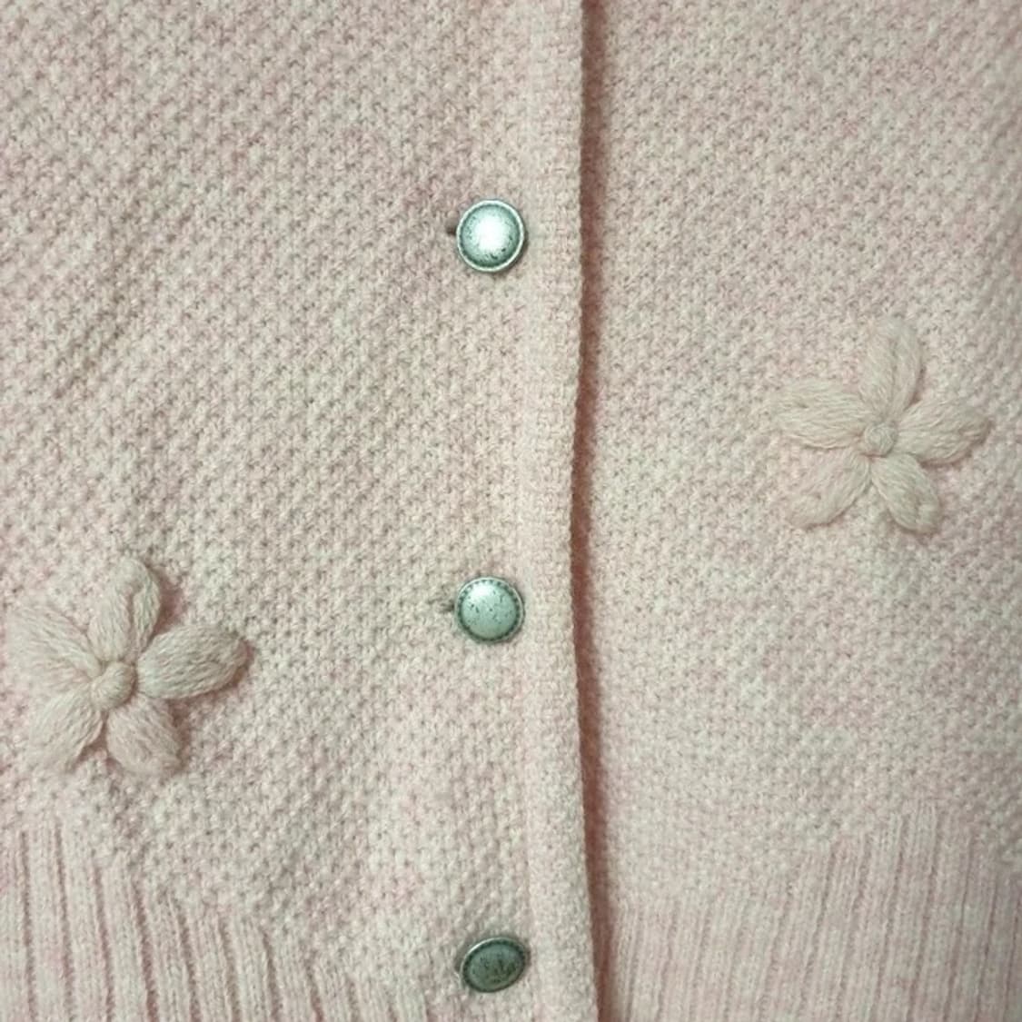 명품 GEIGER 가이거 베이비핑크 입체 플라워자수 와플니트 가디건 상품이미지5