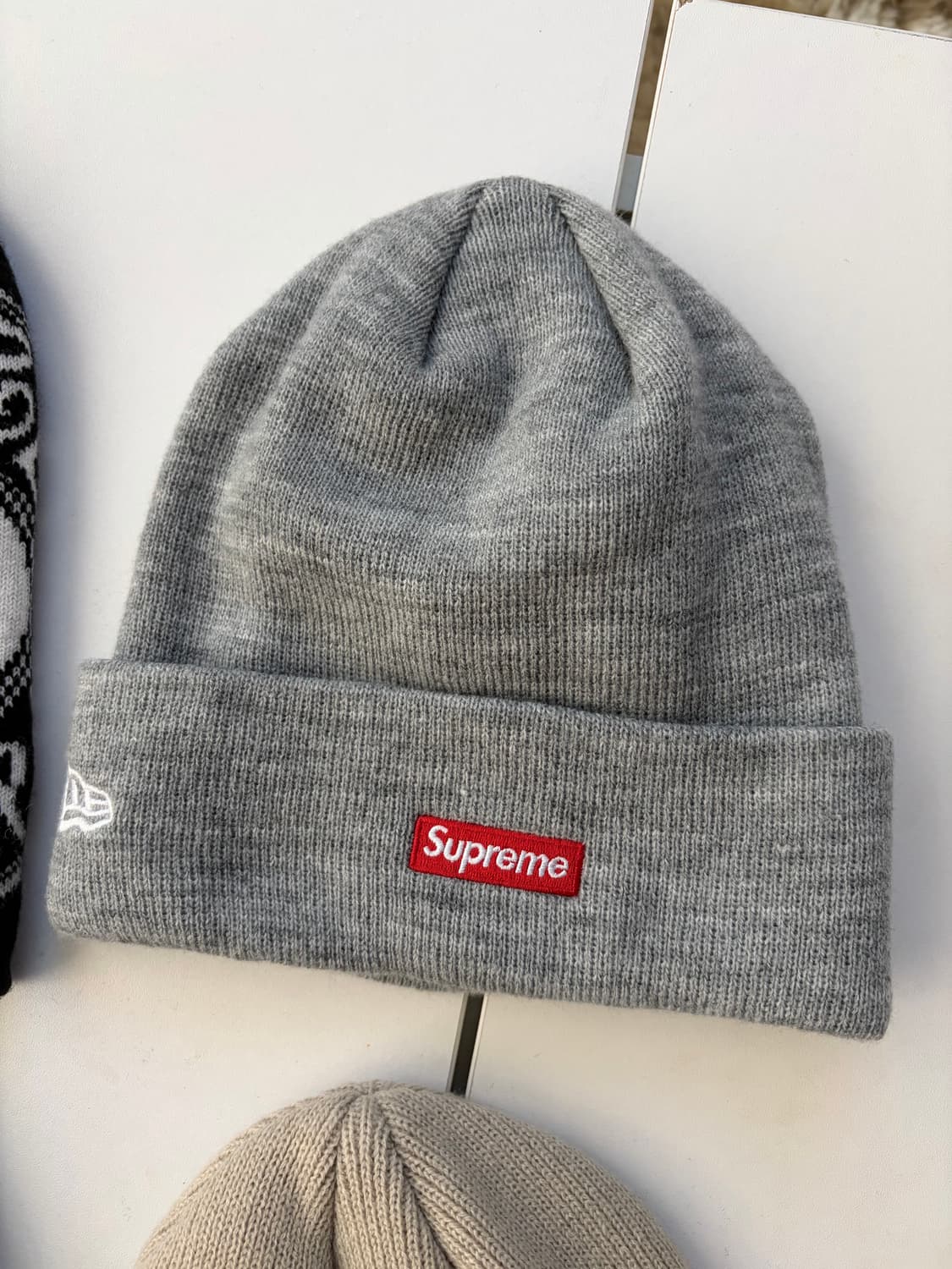 슈프림 콜라보 비니 그레이컬러 상품이미지1