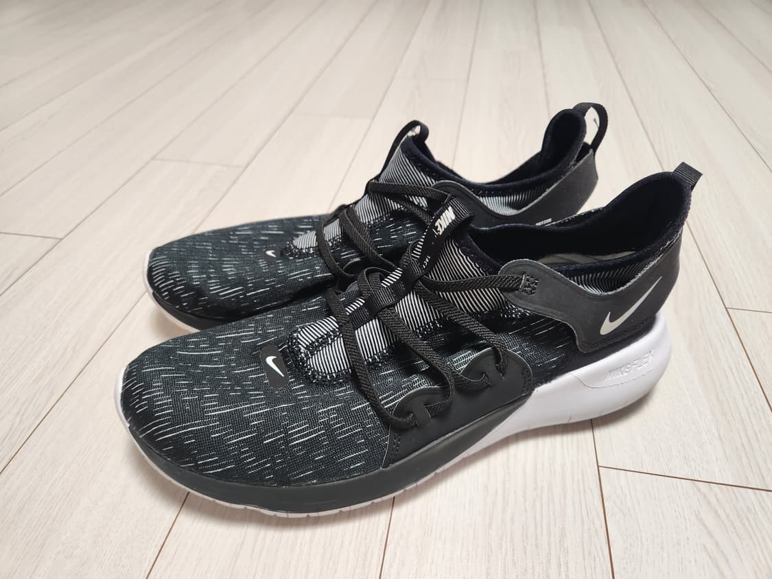 나이키 러닝화 플렉스 콘택트 3 AQ7484-004  사이즈270

아웃 상품이미지1