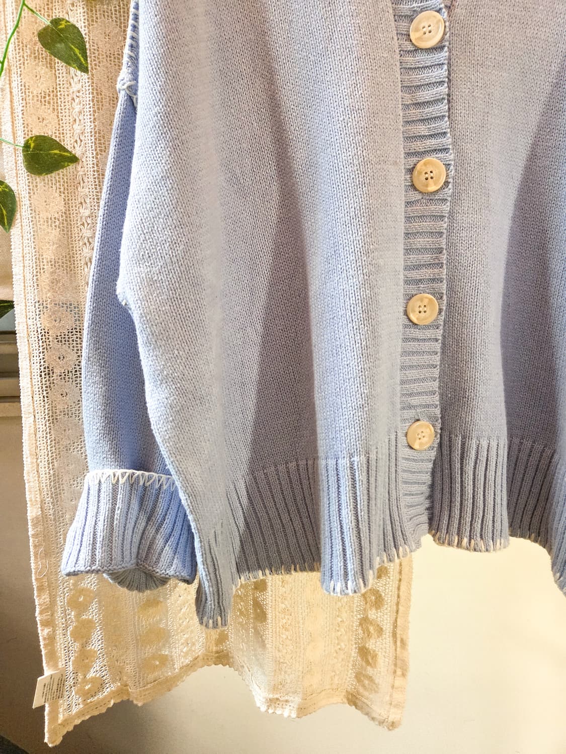 earth music 하늘빛 스티치 가디건 상품이미지3