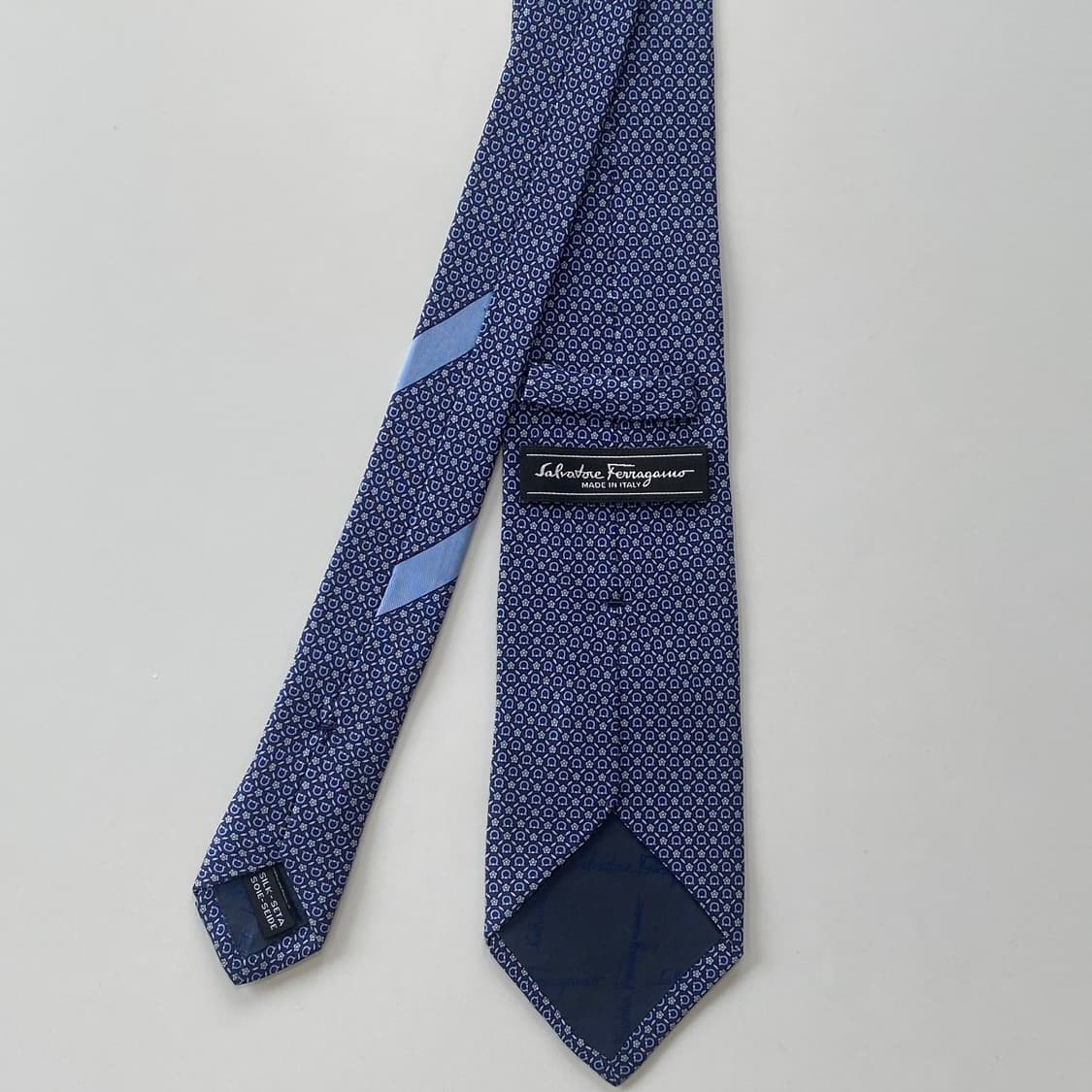 페레가모(Ferragamo)  모노그램 명품 정품넥타이 7.9cm 상품이미지3