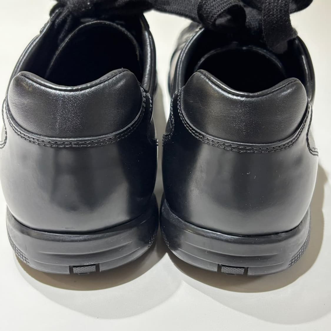8.5) 프라다 블랙 레더 스니커즈 상품이미지5