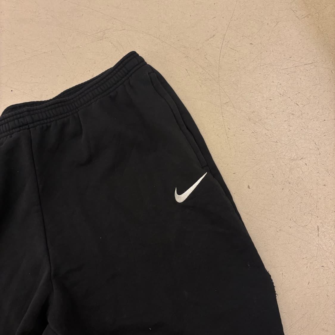 나이키 스우시 블랙 조거 팬츠 상품이미지2