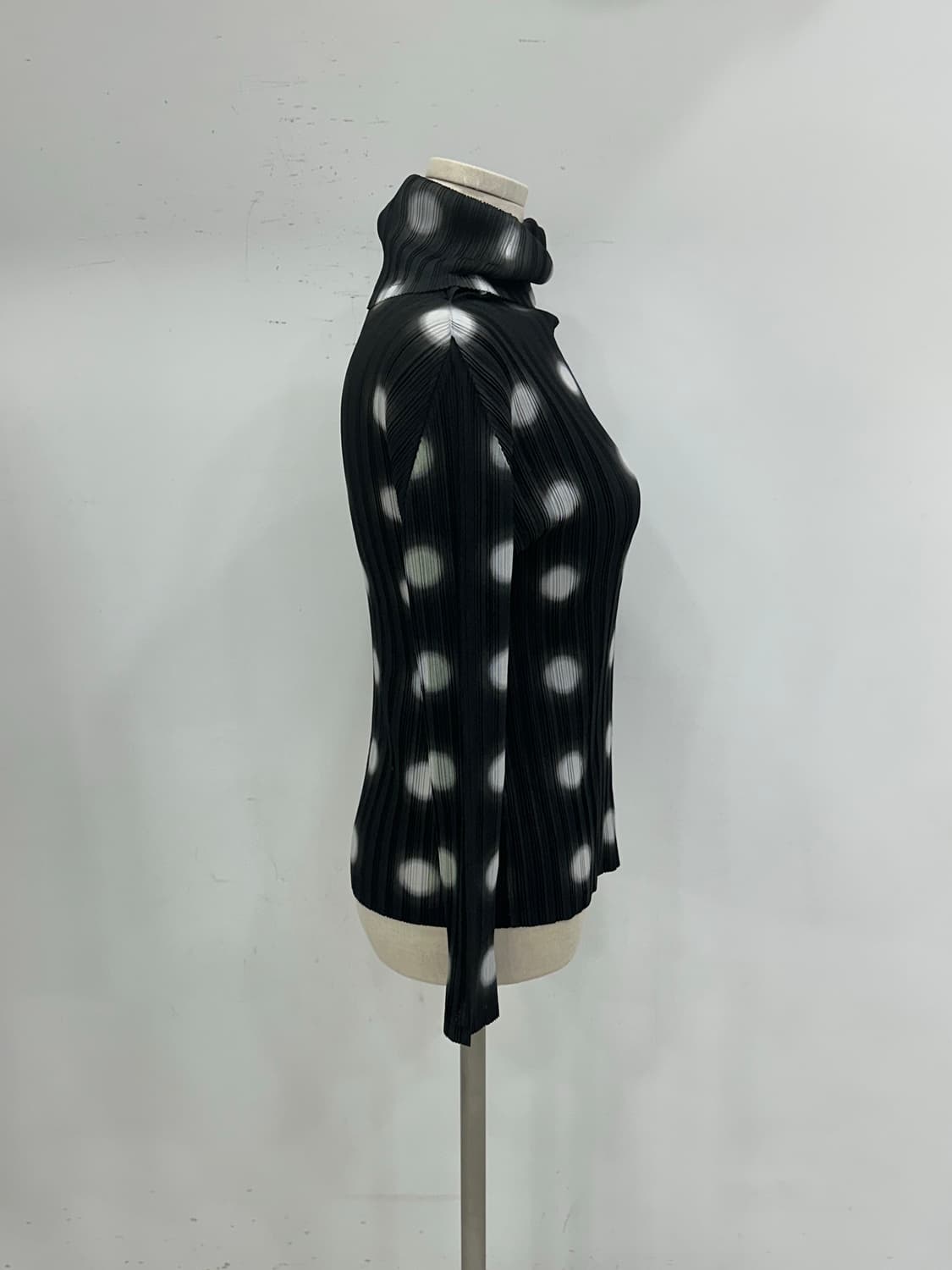 이세이미야케 플리츠 플리즈 터틀넥 상품이미지4