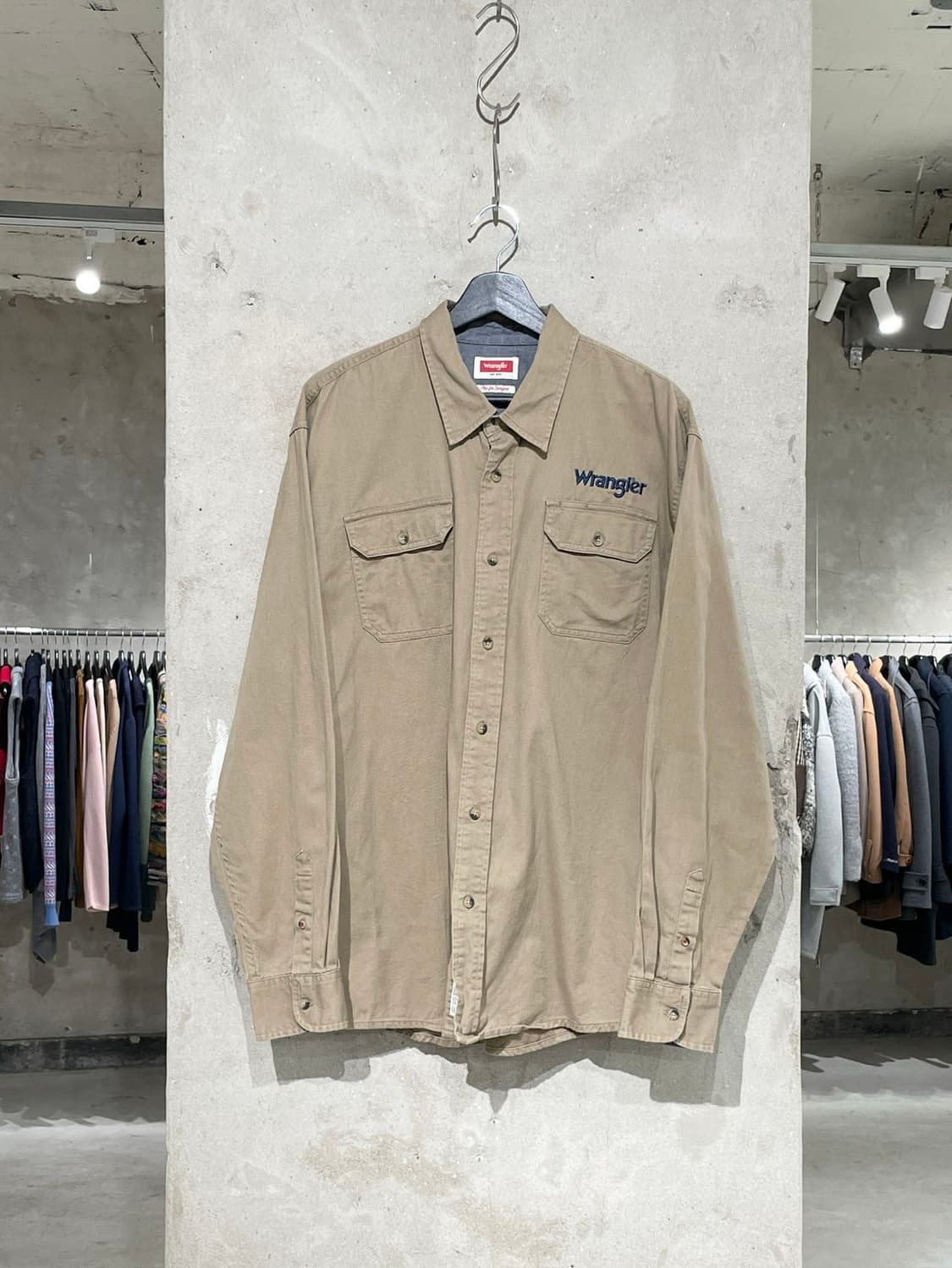 랭글러 라이트 브라운 트윈 포켓 컴포트 코튼 셔츠 상품이미지1