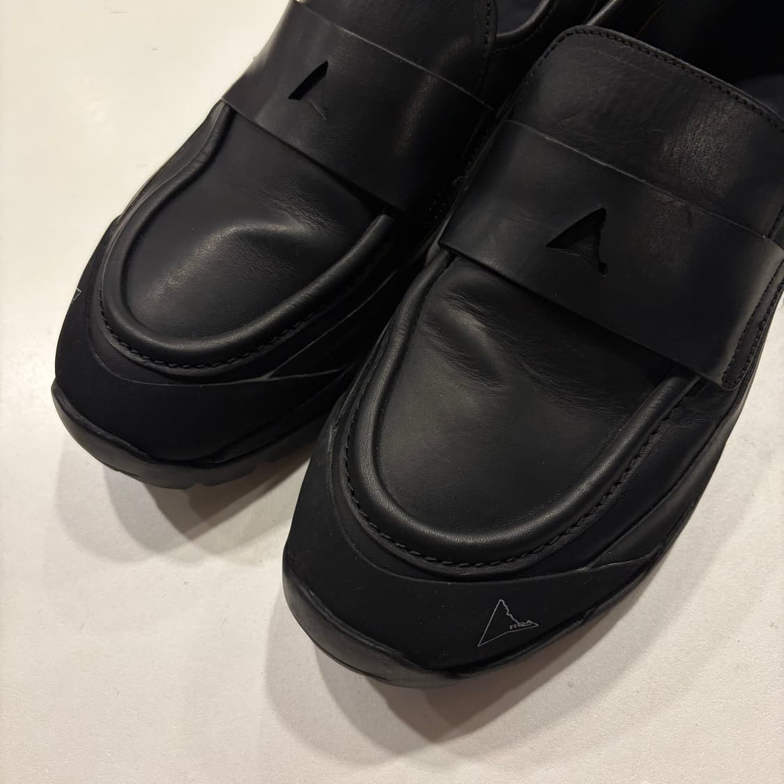 [275/43] ROA 로아 하이킹 비브람 올블랙 레더 로퍼 상품이미지3