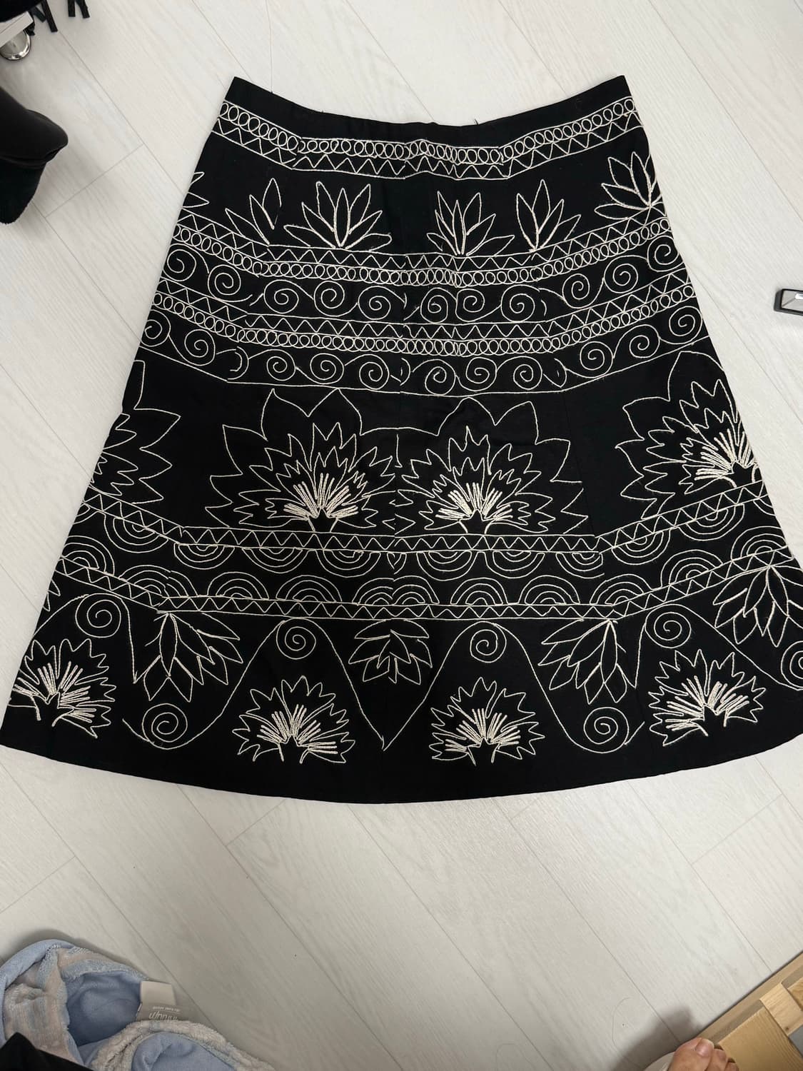 빈티지 자수 미디스커트 상품이미지1