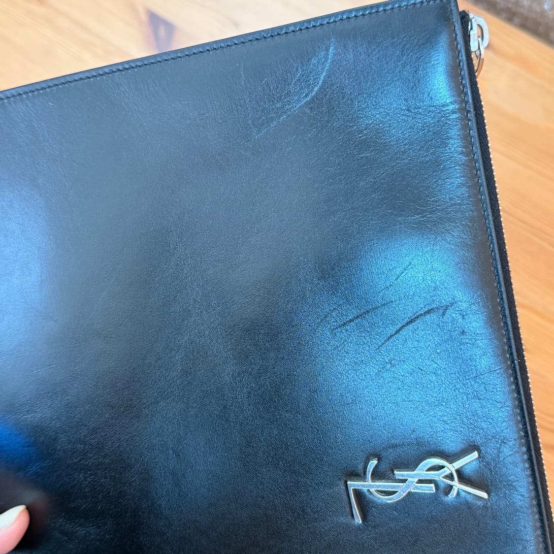 정품 생로랑 모노그램 YSL 은장로고 라지 클러치 가방 블랙 상품이미지3