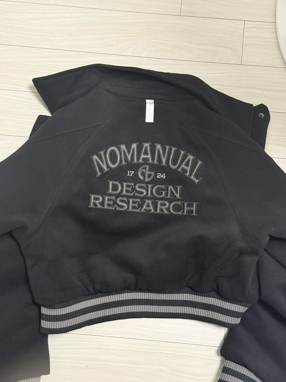 노매뉴얼 크롭 바시티 자켓  상품이미지2