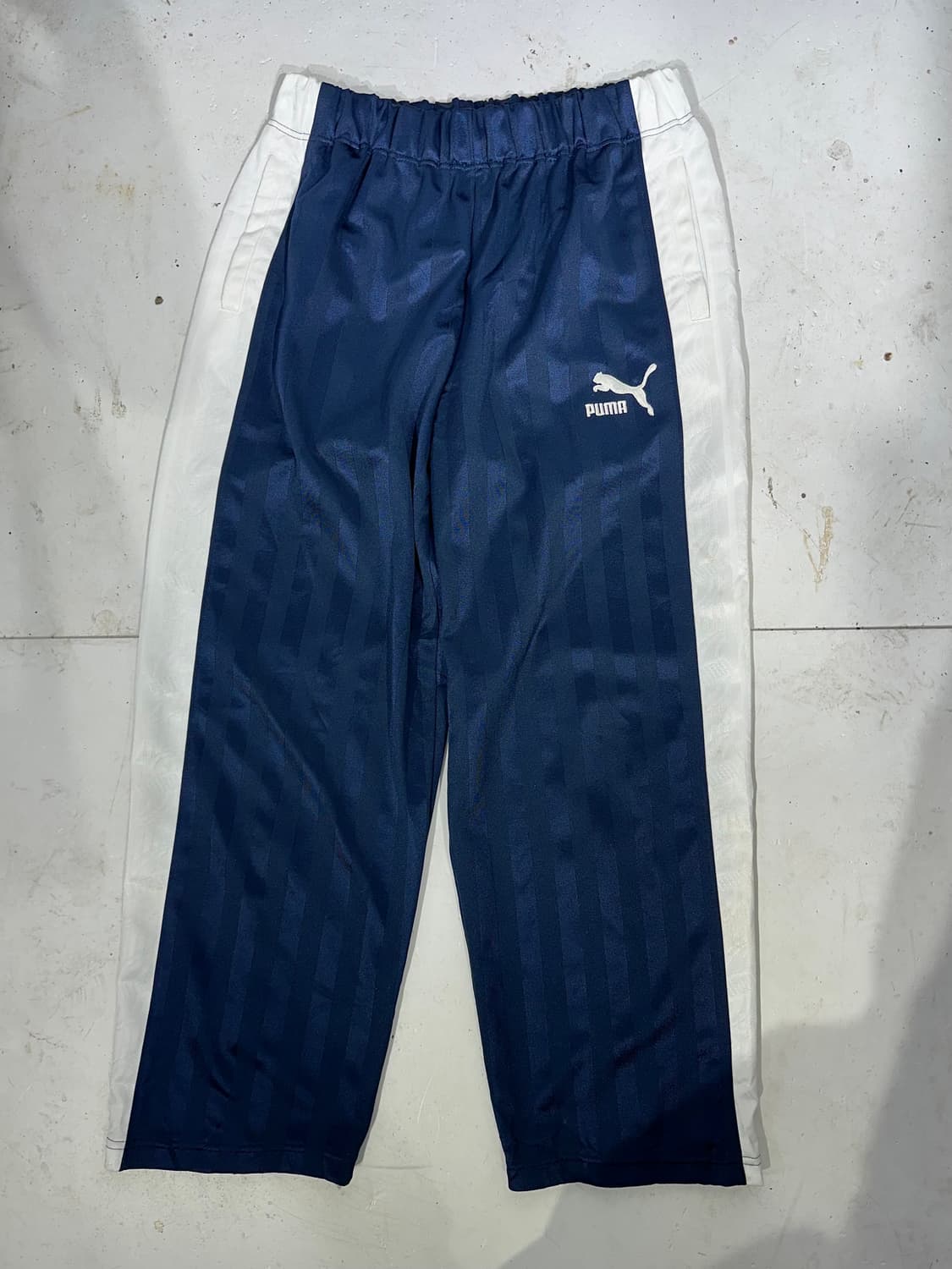 푸마 네이비 화이트 사이드 라인 와이드 트레이닝 팬츠  상품이미지4