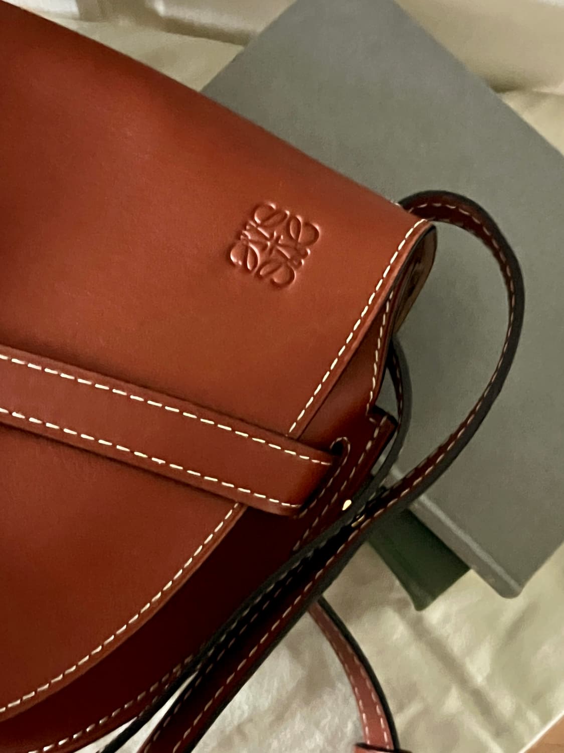 로에베 게이트백 상품이미지1