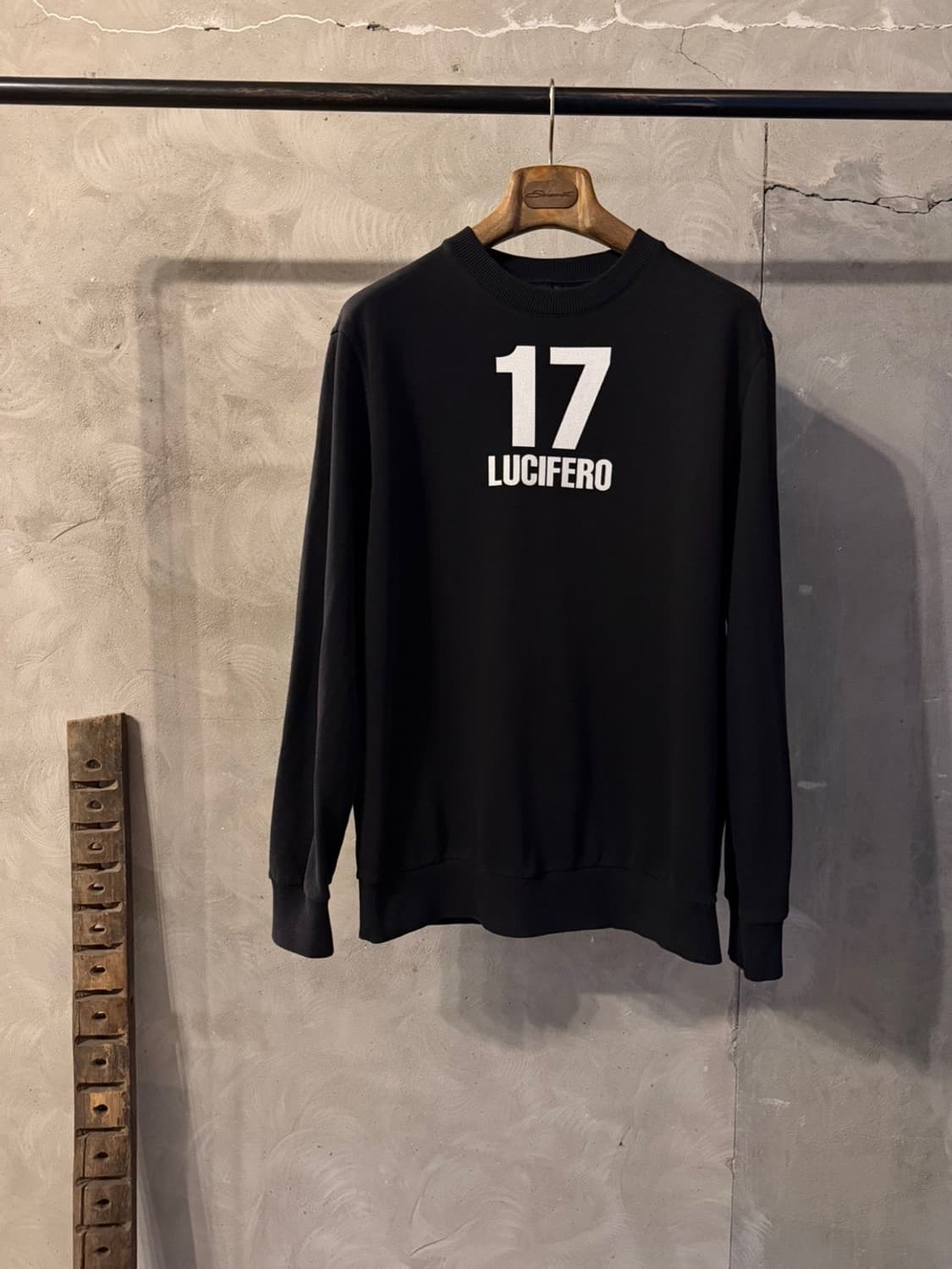 지방시 그래픽 맨투맨 100 상품이미지1