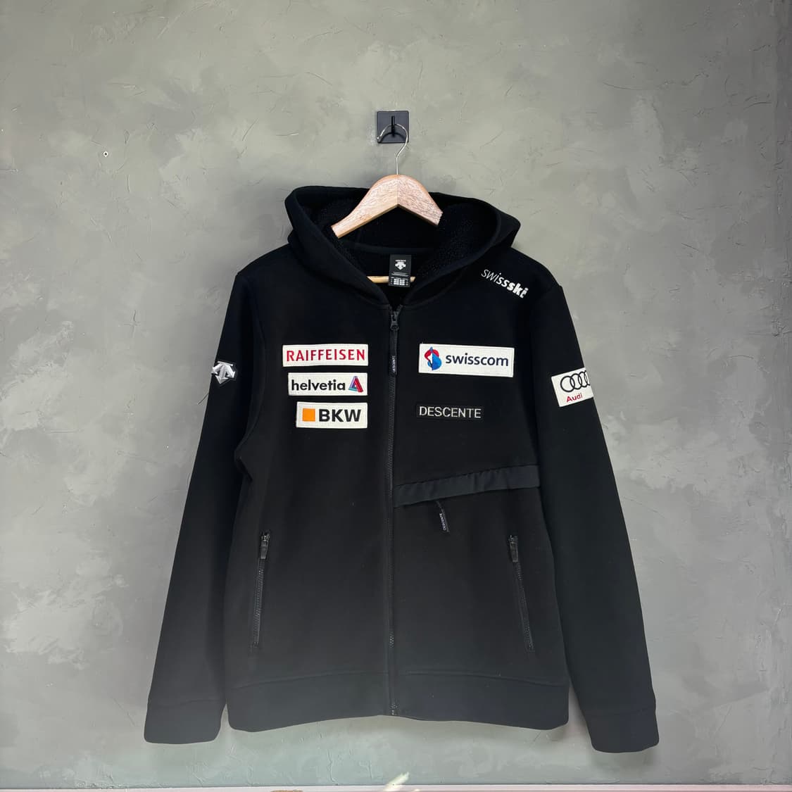 데상트 아우디 스위스 스키팀 플리스 상품이미지1