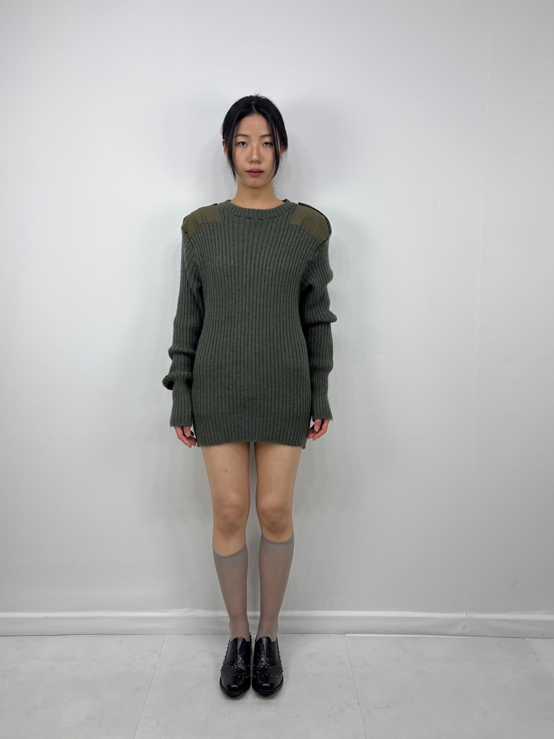 PATCH DETAIL KNIT MILITARY KHAKI 상품이미지4