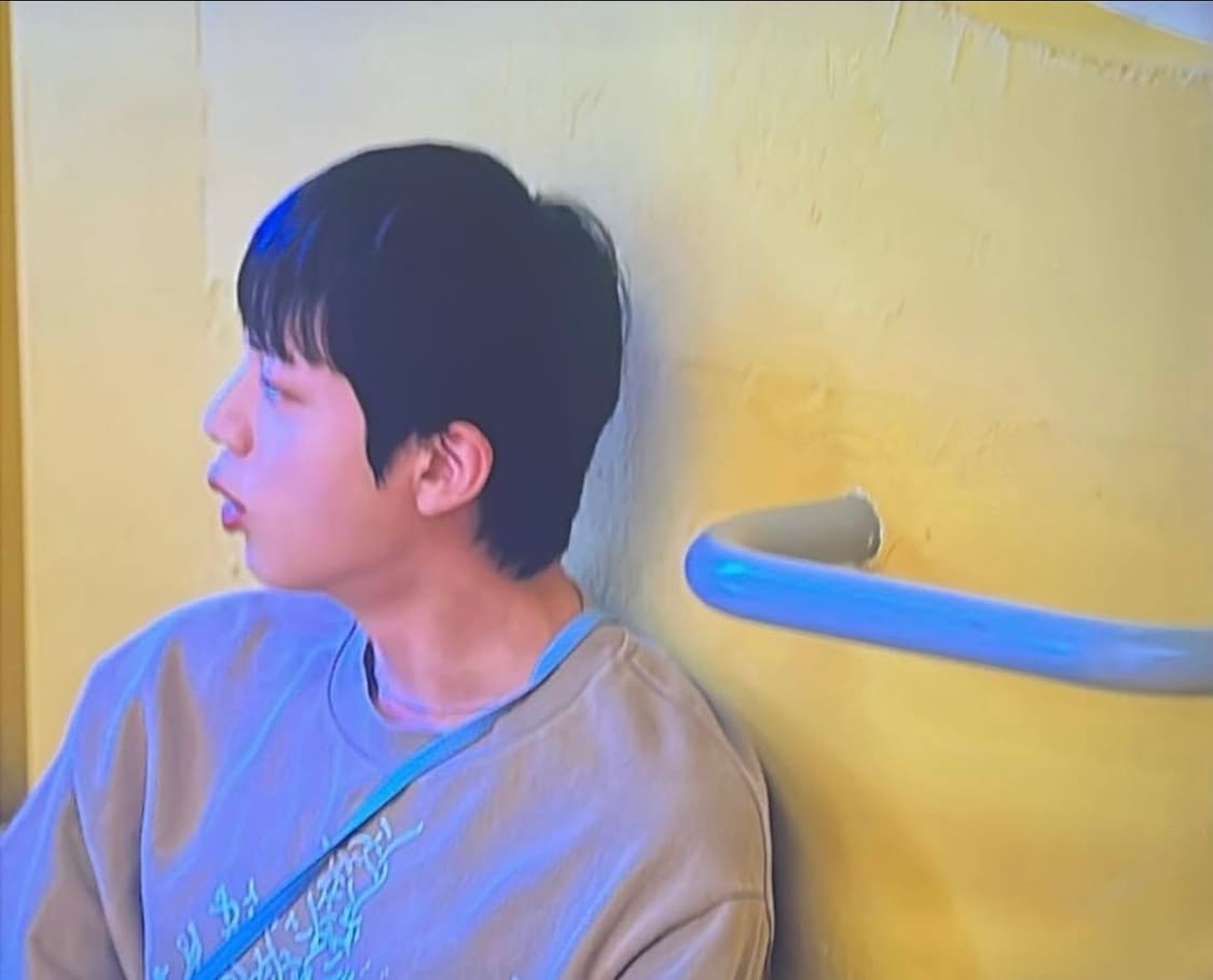 아크네스튜디오 야광 맨투맨 (Bts 진 착용) 상품이미지2