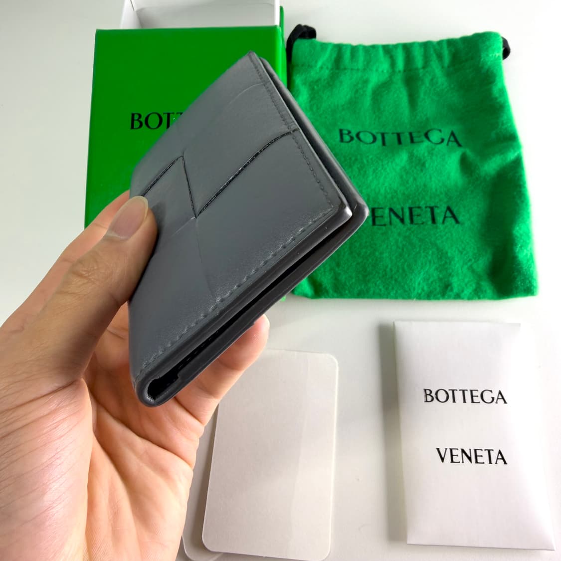 {풀구성/신형} 보테가베네타 맥시 인트레치아토 오거나이저 카드지갑 그레이 상품이미지4
