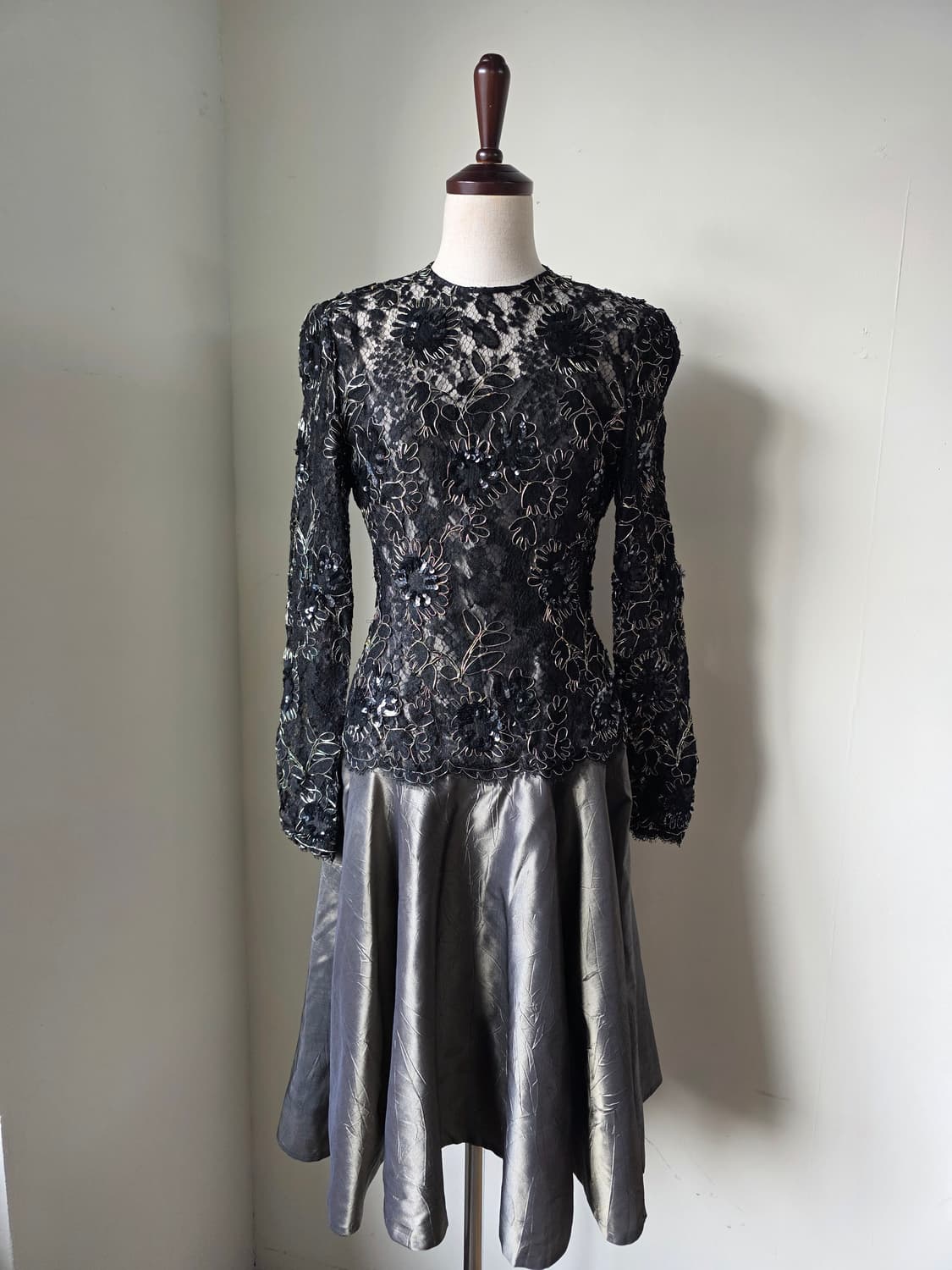 시퀸 시스루 레이스 원피스 상품이미지2