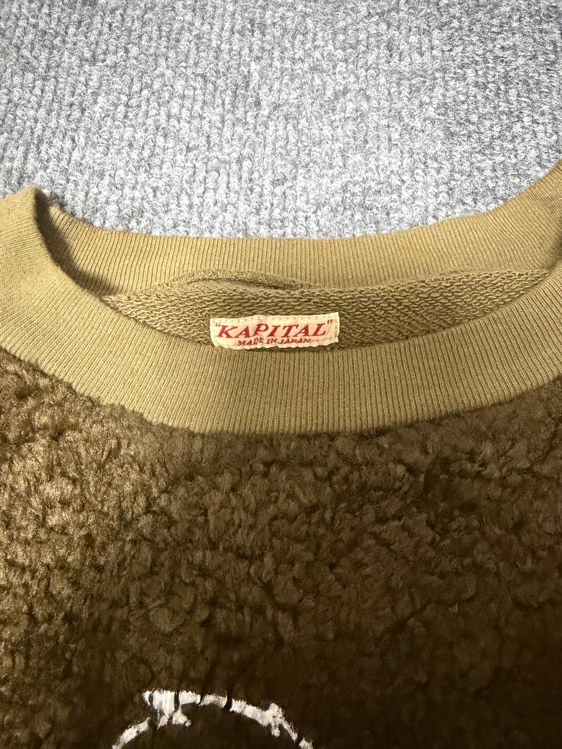 캐피탈 30 플리스 x 퍼 그리즐리 스웨트셔츠 상품이미지3