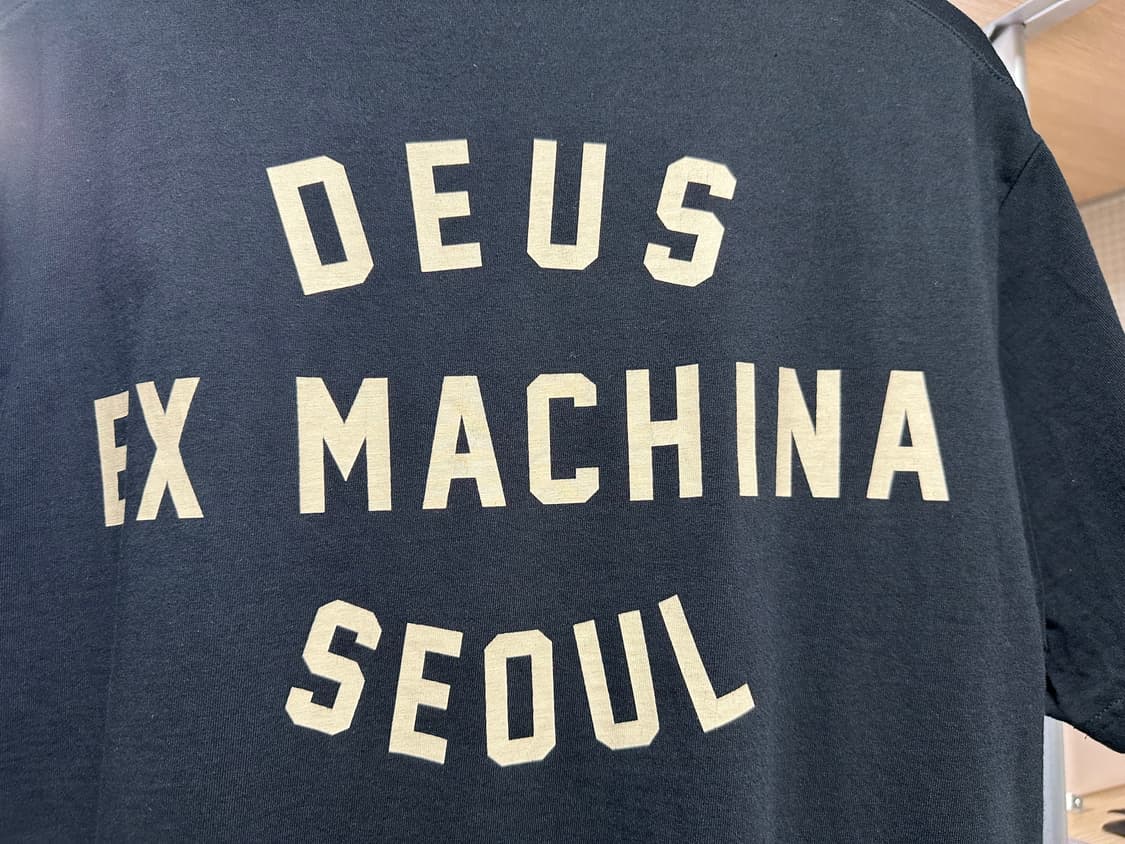 XL 데우스 엑스마키나 서울컬리지 반팔티셔츠 블랙 상품이미지4