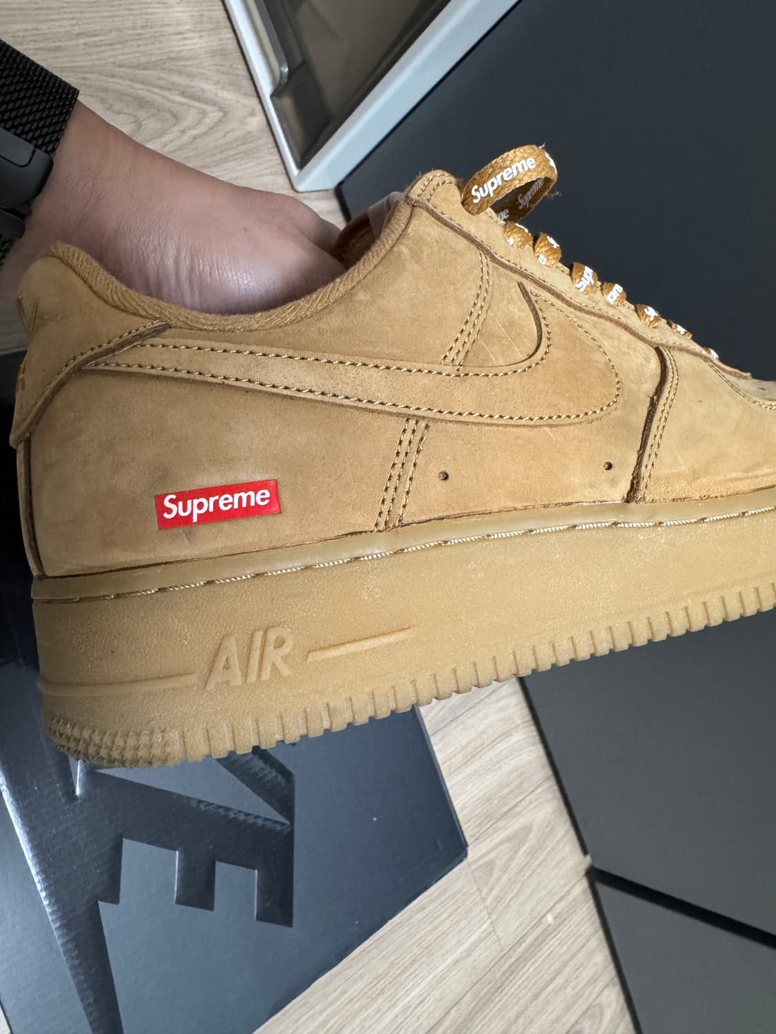 나이키X슈프림 에어포스 1 로우 플랙스 라이트브라운 상품이미지3