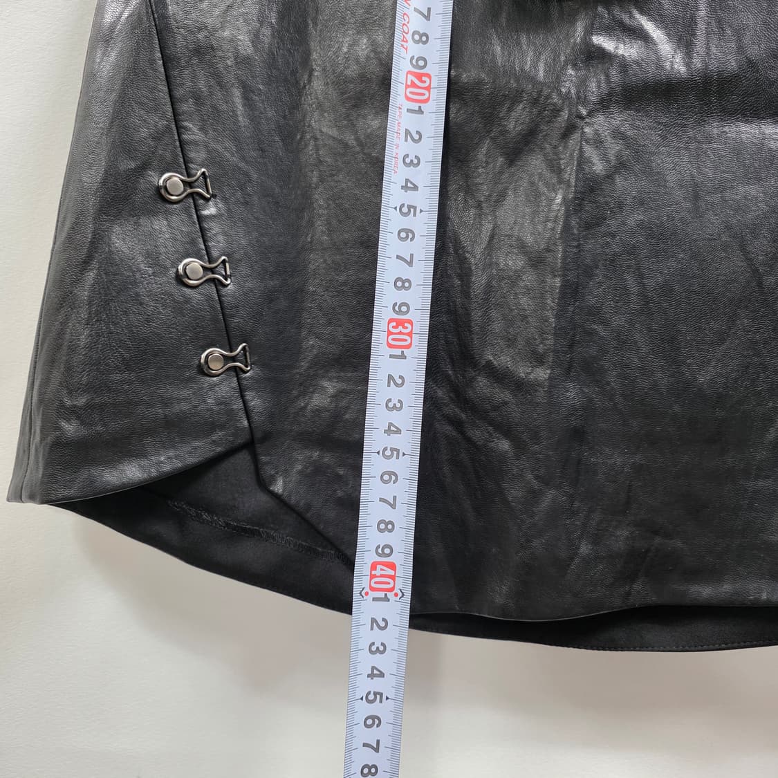 1124 에고이스트(EGOIST) 페이크레더 미니 스커트 55 블랙 사이 상품이미지4