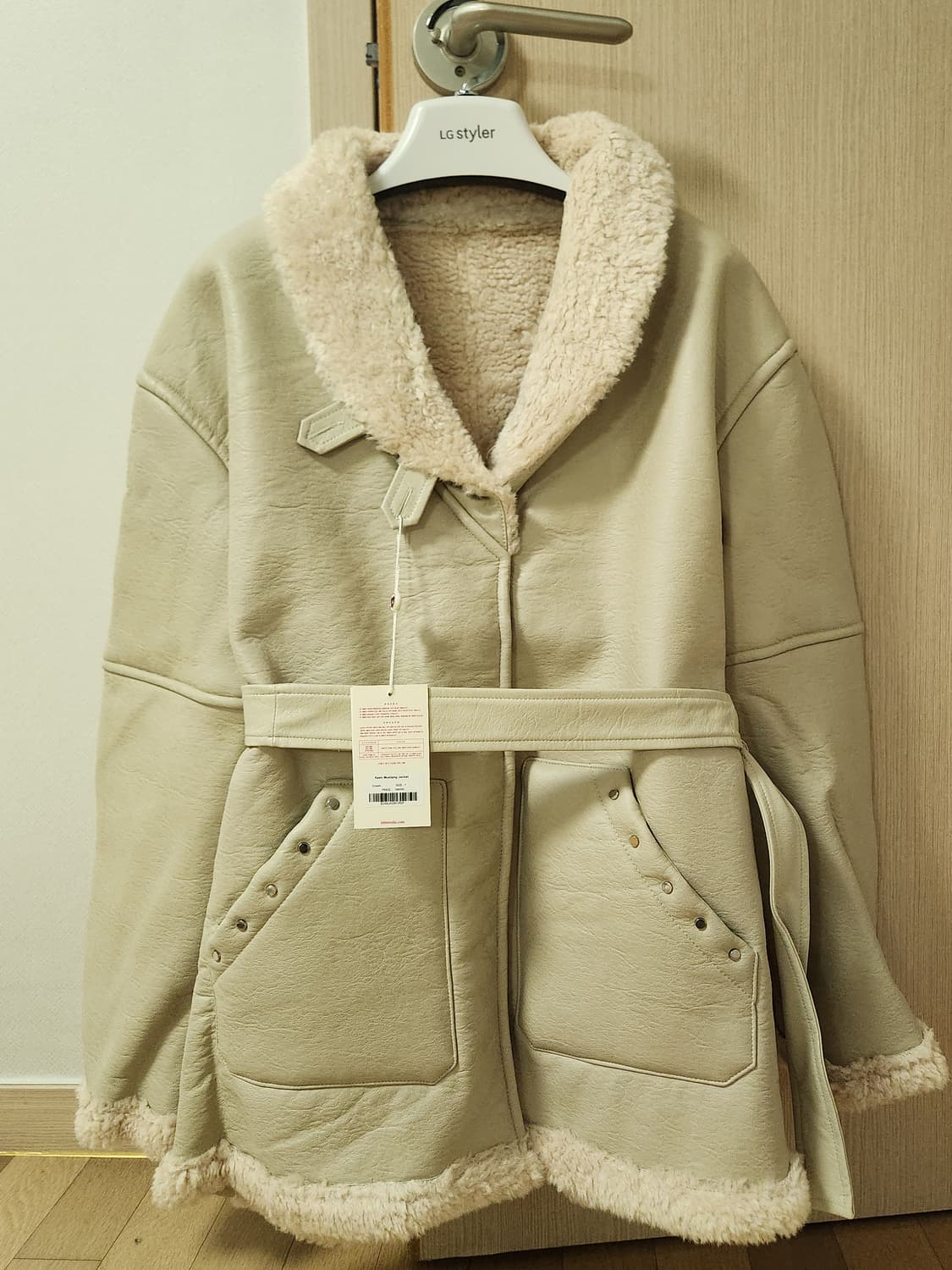 비터셀즈 무스탕 새상품 프리사이즈
택있음  상품이미지1