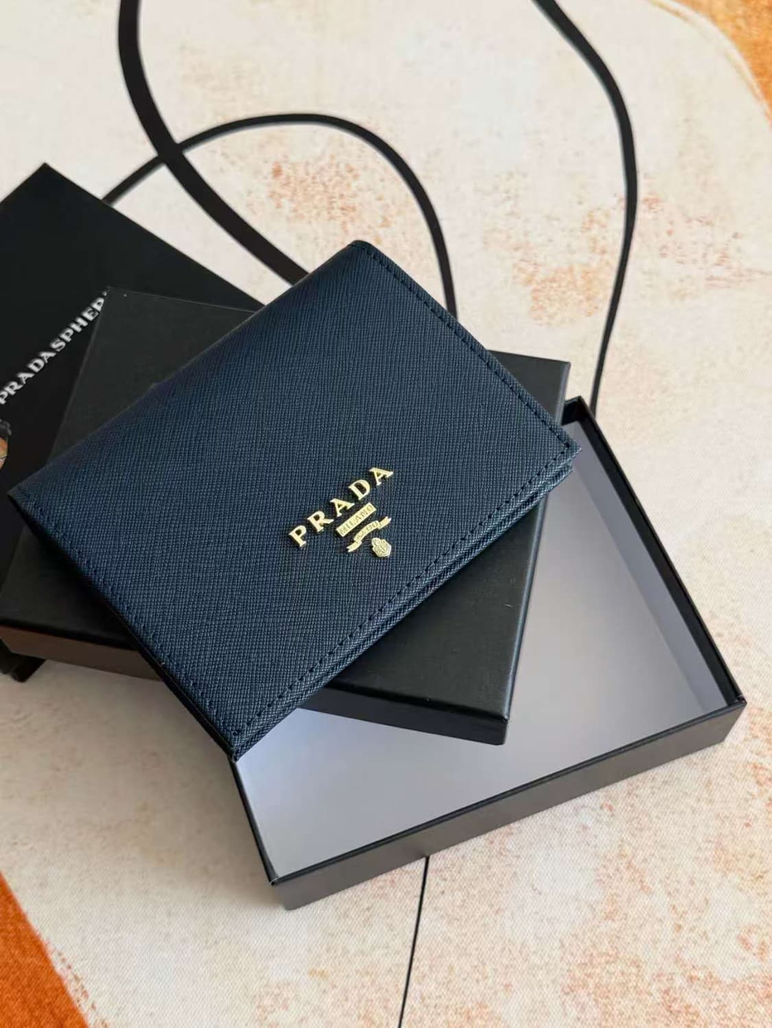 프라다 사피아노 네이비 지갑 상품이미지1