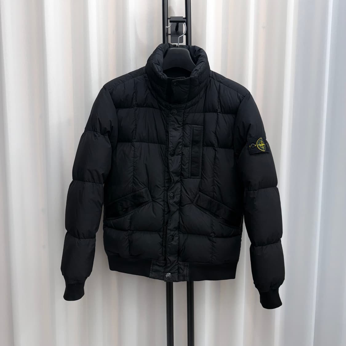 [M] 스톤아일랜드 크링클랩스 논후드 패딩 블랙 상품이미지1