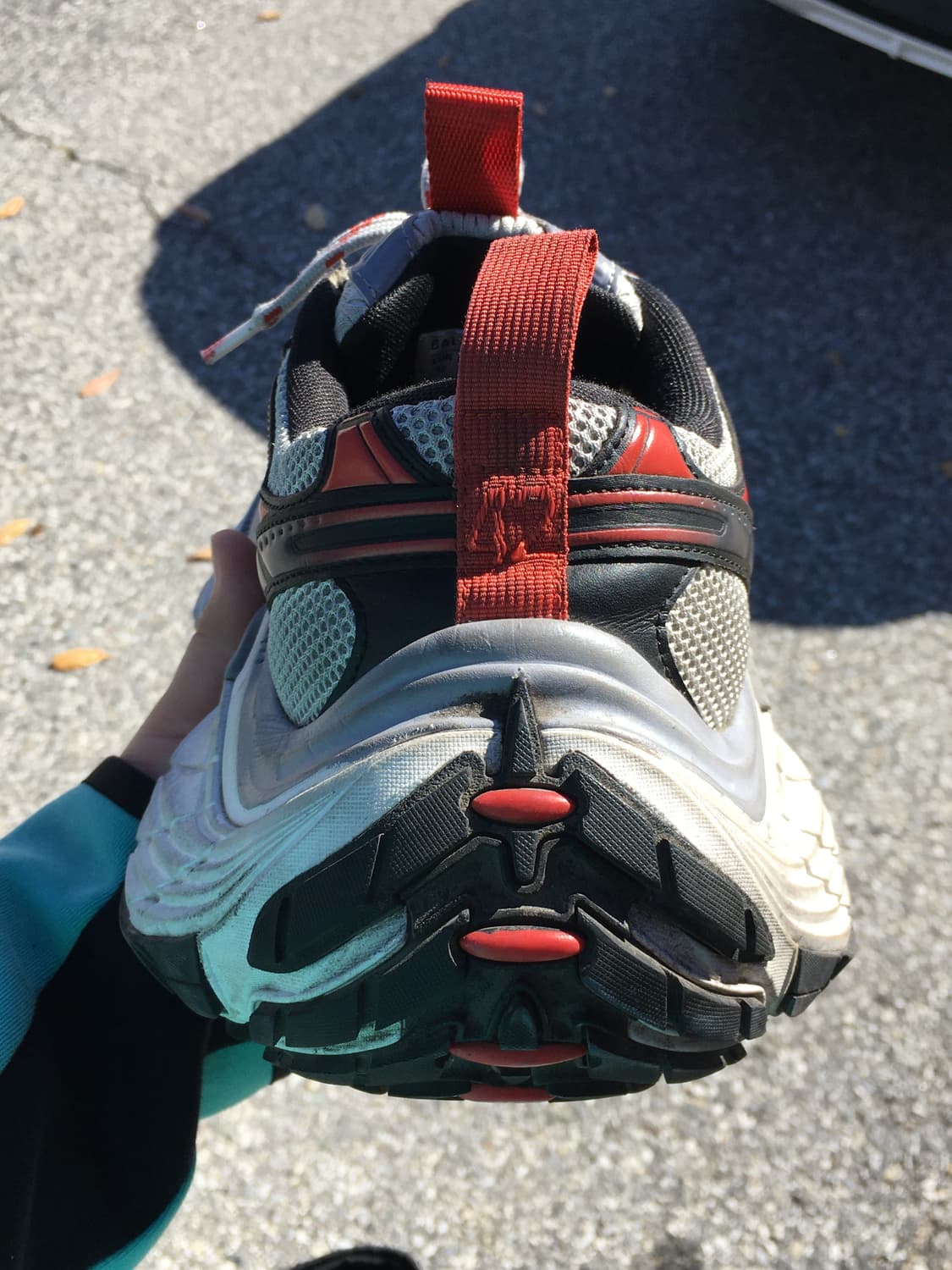 발렌시아가 10XL 그레이 레드 상품이미지3