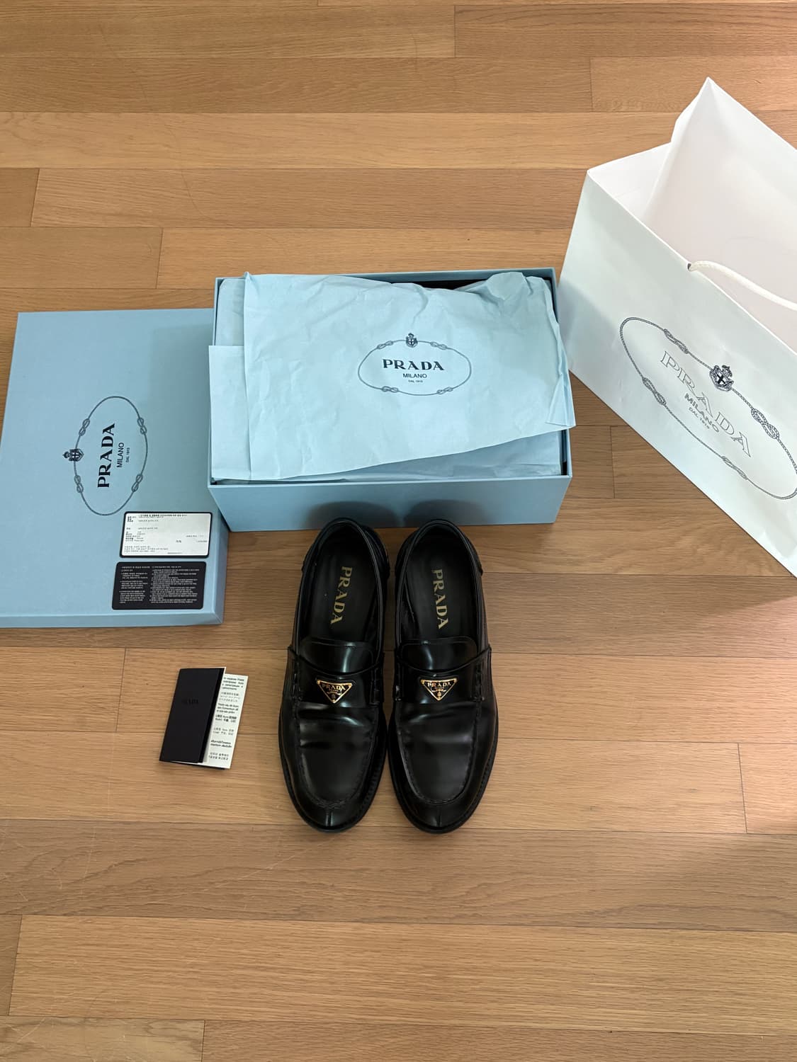 프라다 prada 골드 로고 브러쉬드 블랙 가죽 로퍼 상품이미지3