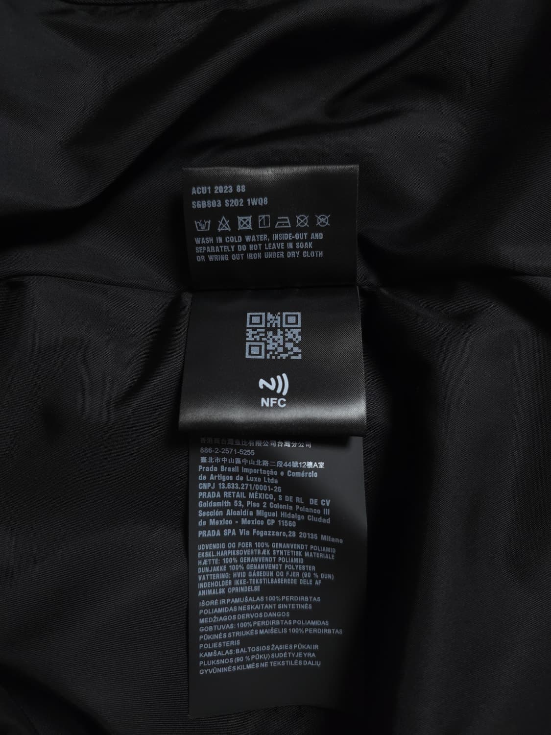 [XL] 프라다 리나일론 퀄팅 패딩 블랙(SGB803) 상품이미지9