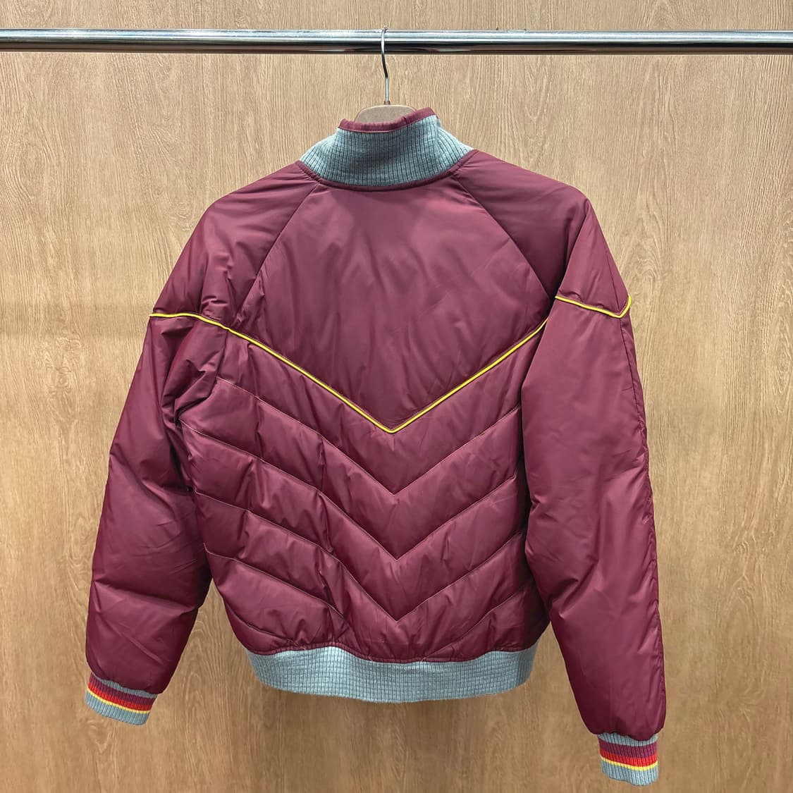 디젤 피프티파이브 패딩 점퍼 배색 라인 로고 자수 패치 레귤러핏 와인 상품이미지3