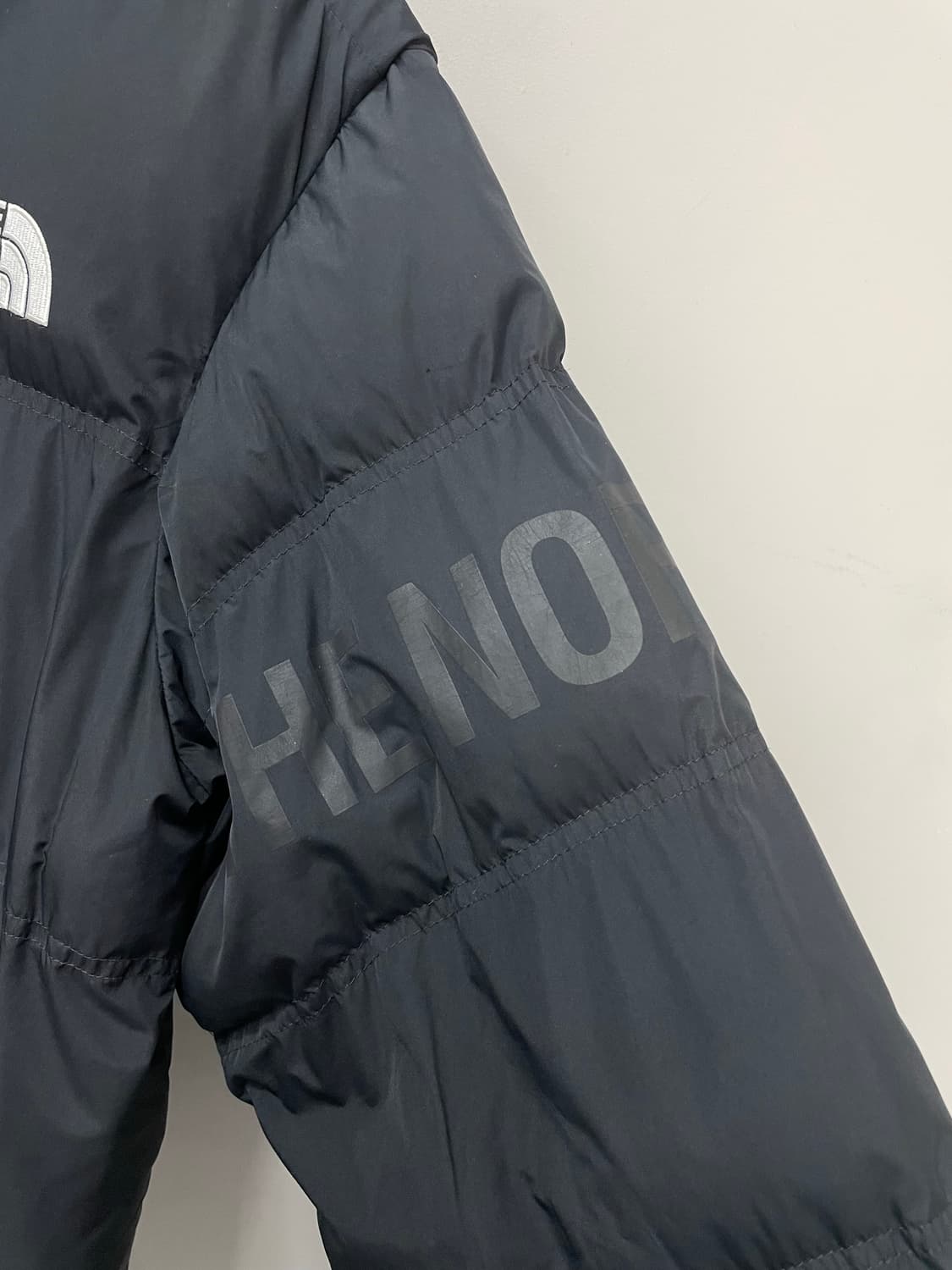 노스페이스 화이트라벨 블랙 완장로고 패딩 H991 상품이미지4